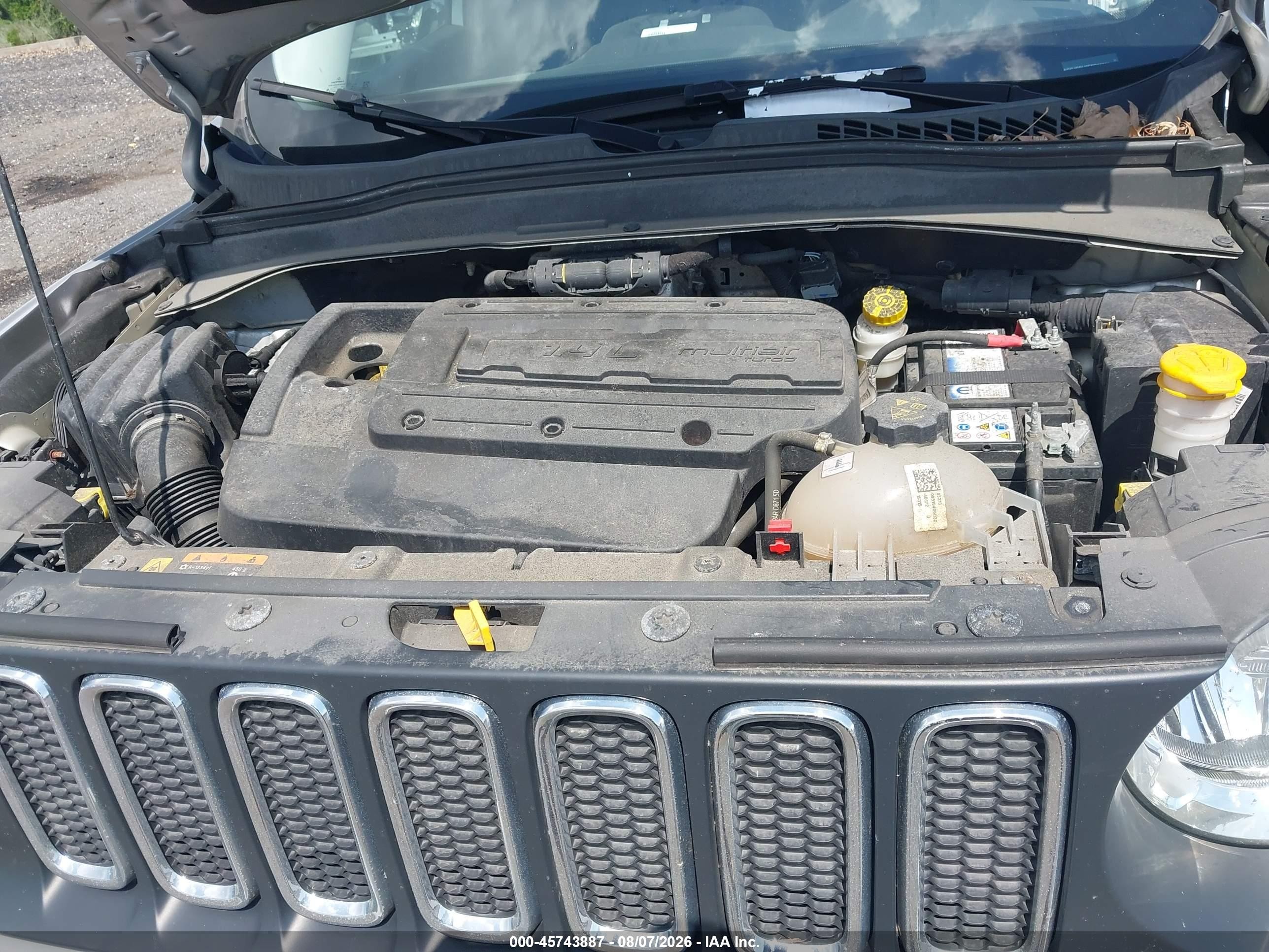 2015 Jeep Renegade Latitude Silver vin: ZACCJBBH8FPB99066