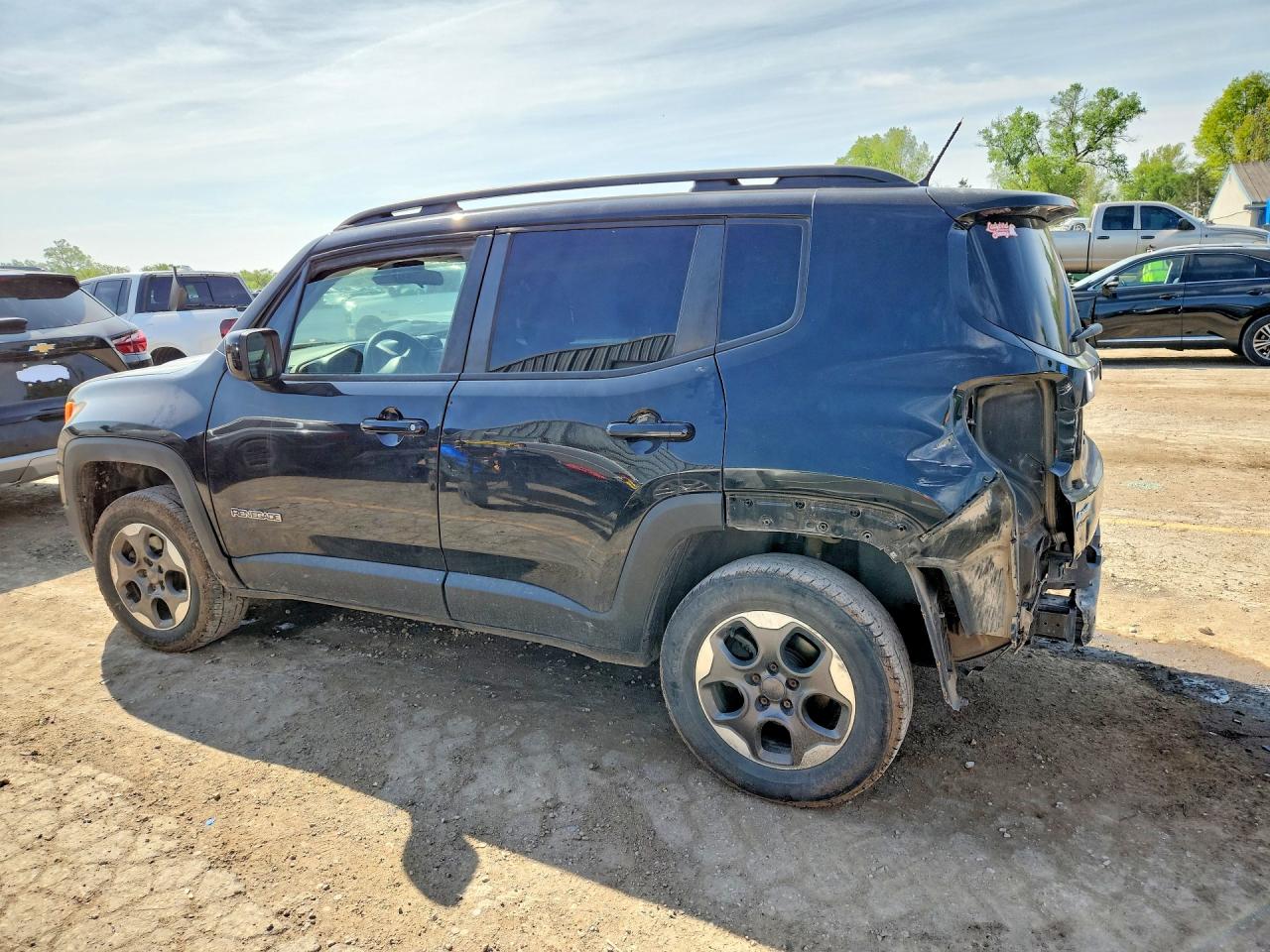 2015 Jeep Renegade Latitude Black vin: ZACCJBBH9FPB79098