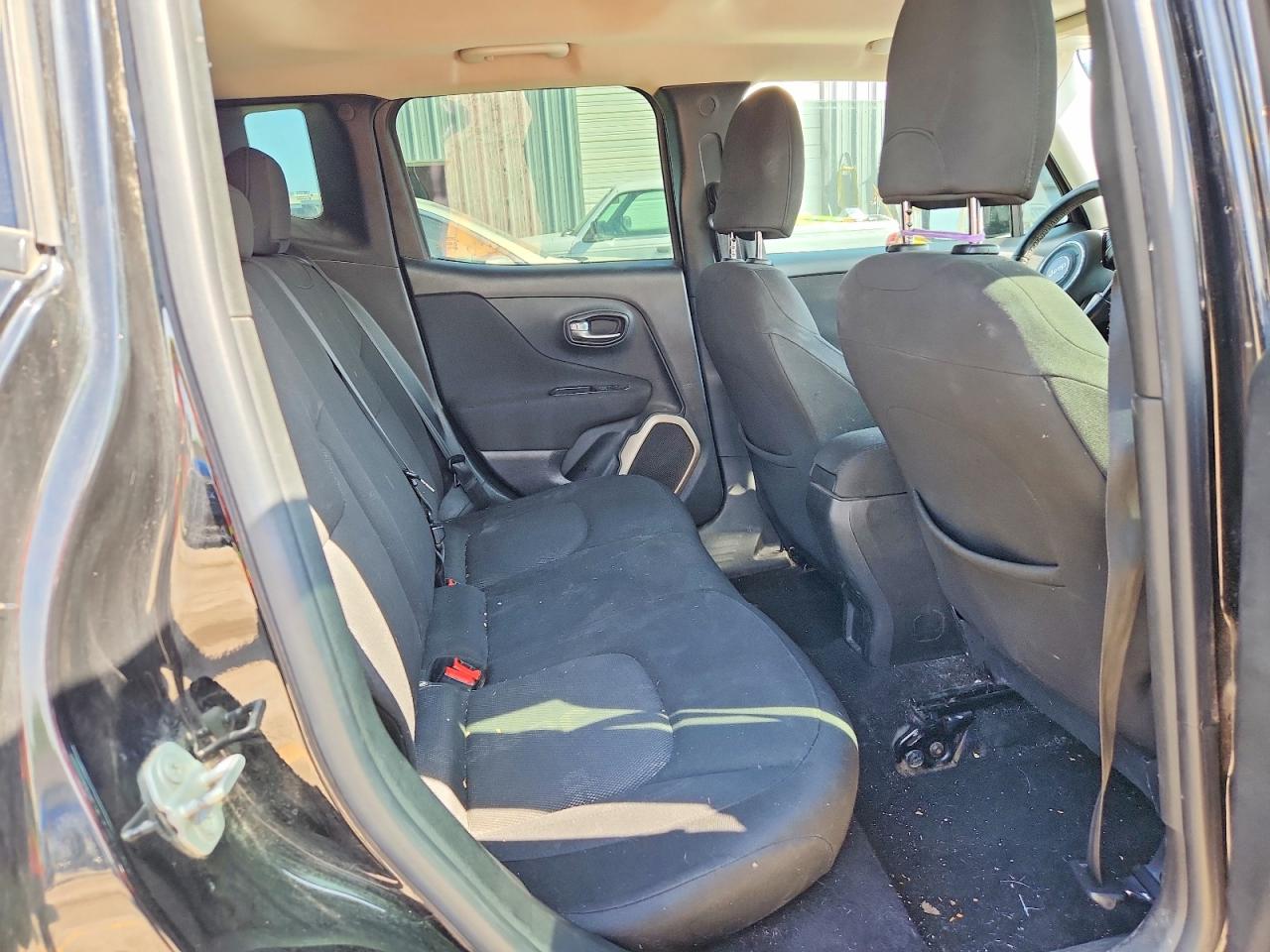 2015 Jeep Renegade Latitude Black vin: ZACCJBBH9FPB79098
