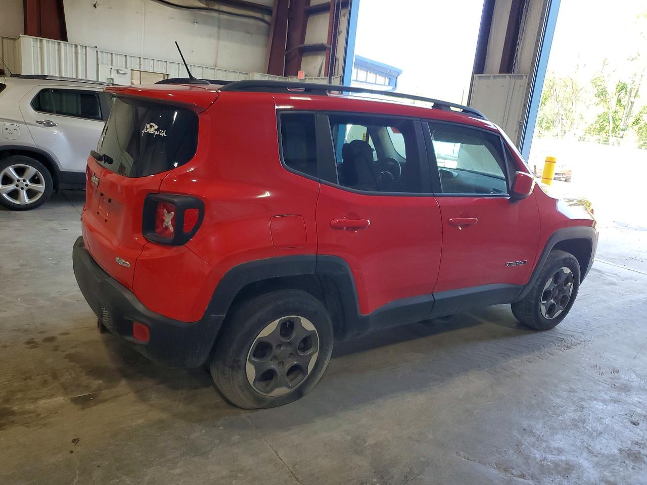 2015 Jeep Renegade Latitude Red vin: ZACCJBBHXFPC34805