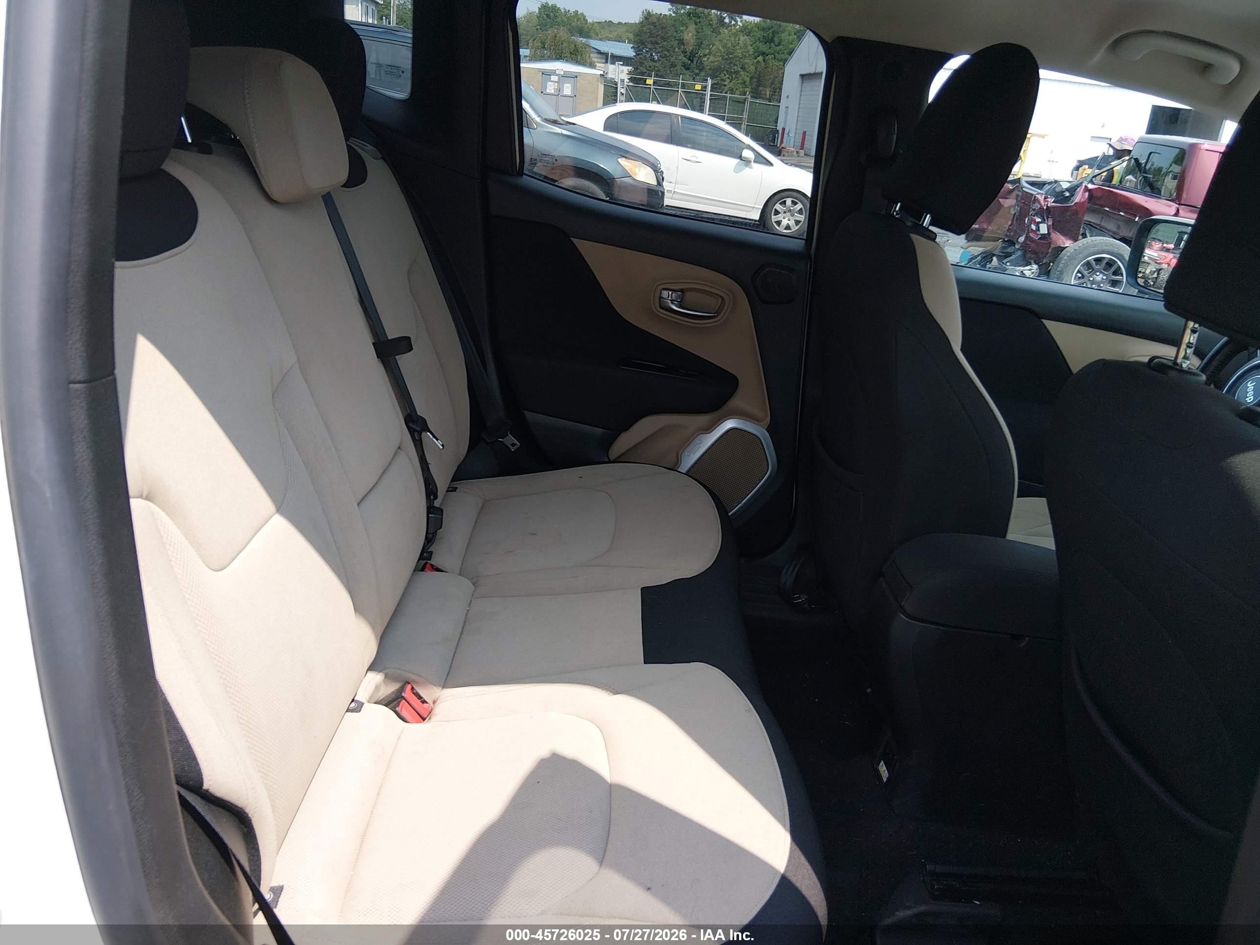 2015 Jeep Renegade Latitude White vin: ZACCJBBT0FPB21806