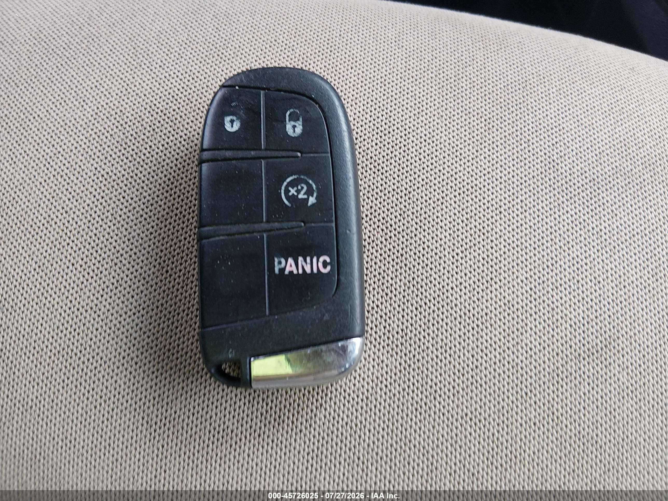2015 Jeep Renegade Latitude White vin: ZACCJBBT0FPB21806