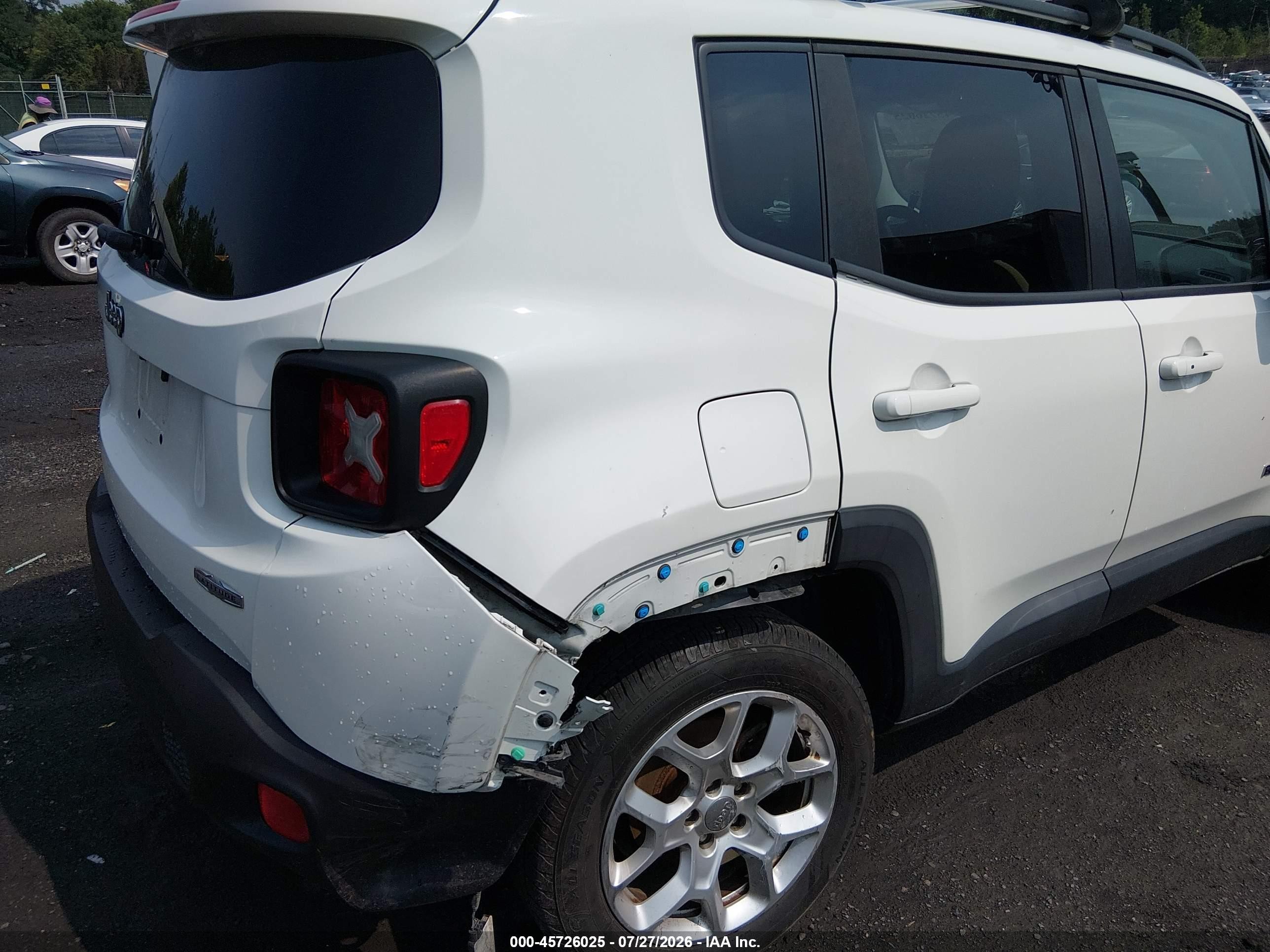 2015 Jeep Renegade Latitude White vin: ZACCJBBT0FPB21806