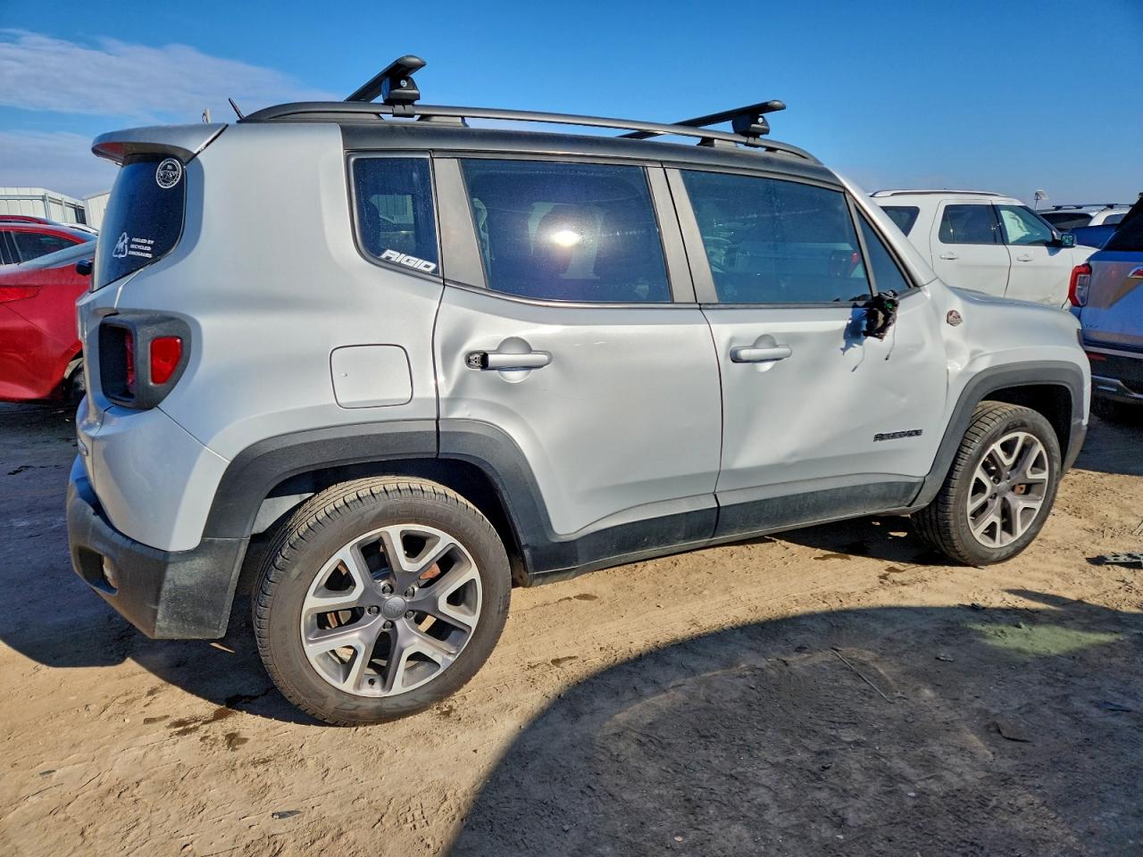 2015 Jeep Renegade Latitude Silver vin: ZACCJBBT0FPB31221
