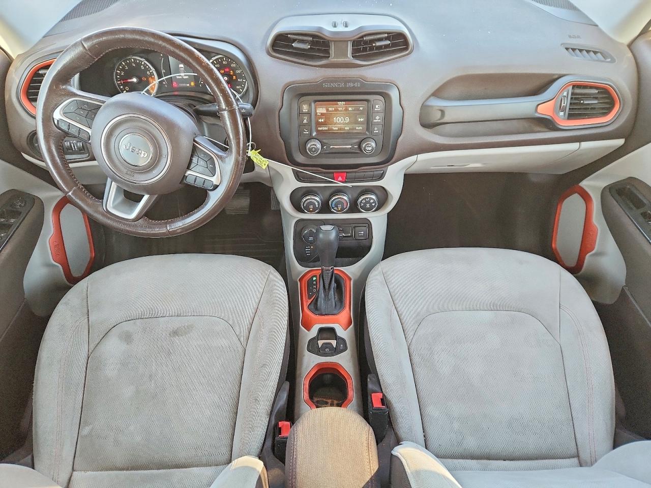 2015 Jeep Renegade Latitude Кремовый vin: ZACCJBBT0FPB37293