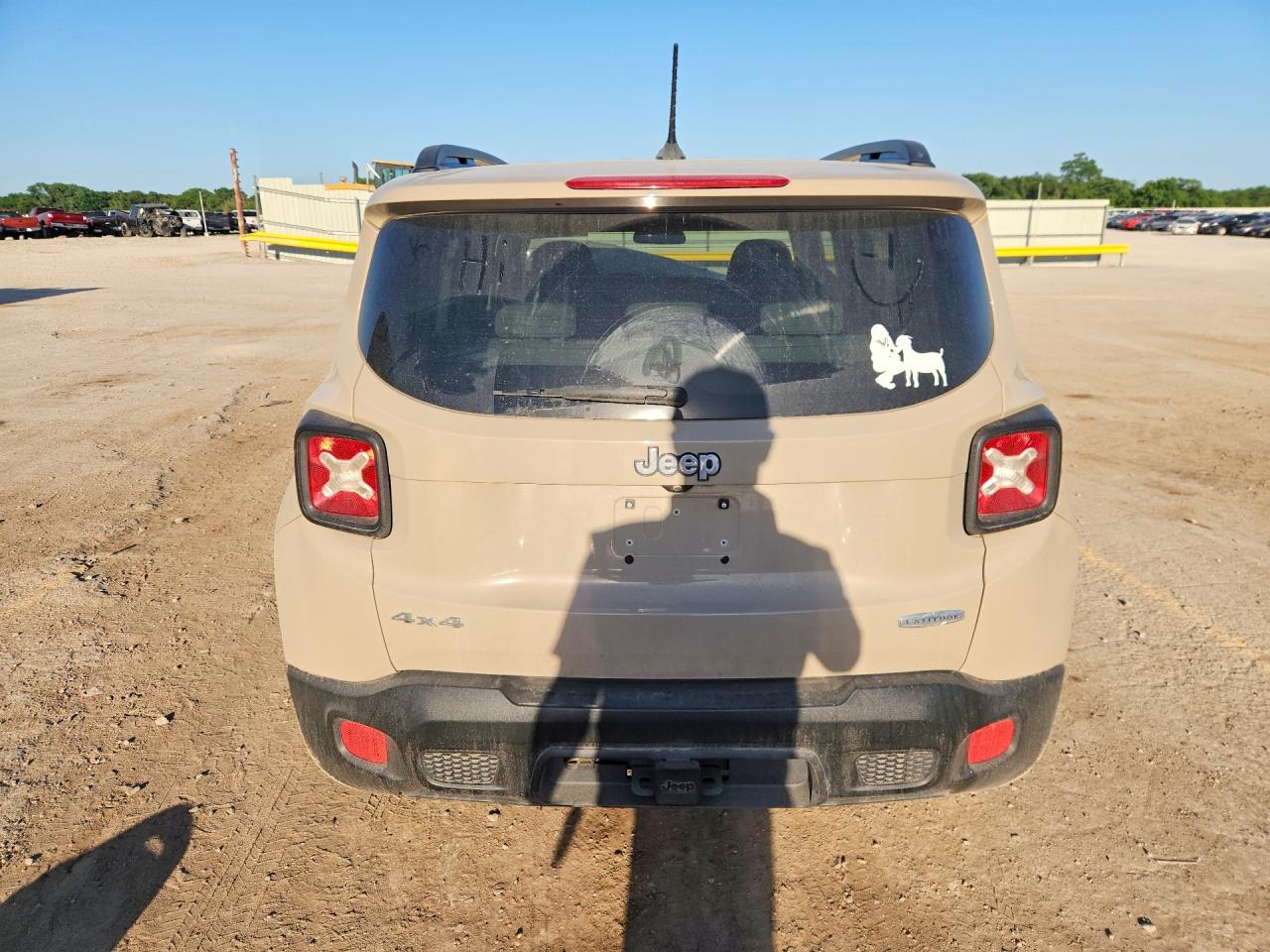 2015 Jeep Renegade Latitude Кремовый vin: ZACCJBBT0FPB37293