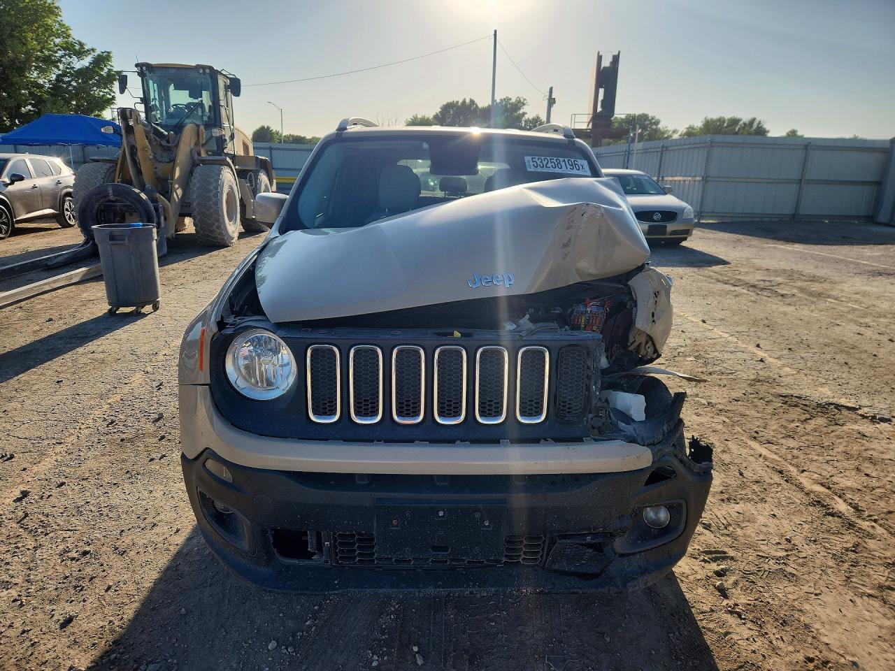 2015 Jeep Renegade Latitude Кремовый vin: ZACCJBBT0FPB37293