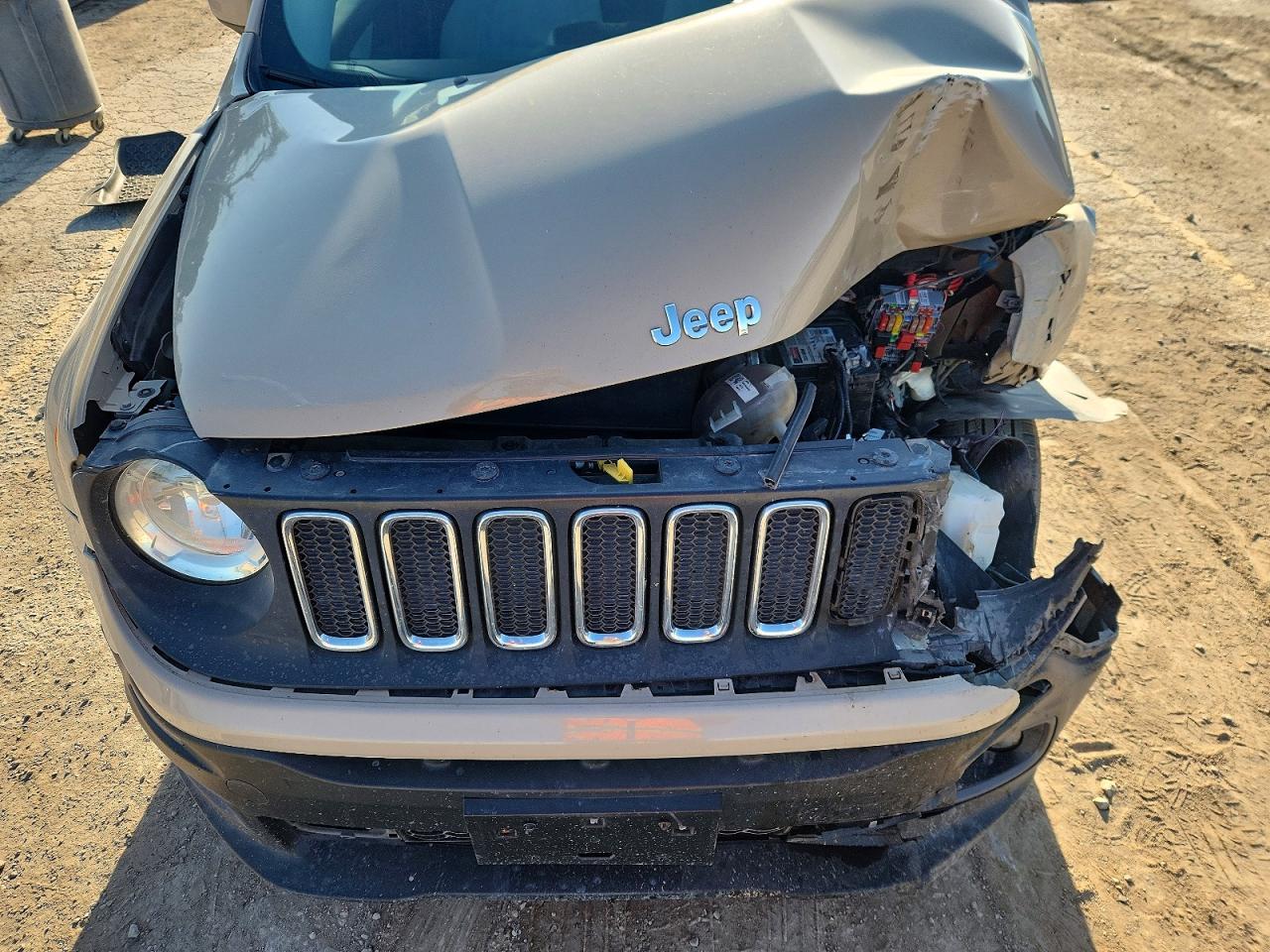 2015 Jeep Renegade Latitude Кремовый vin: ZACCJBBT0FPB37293