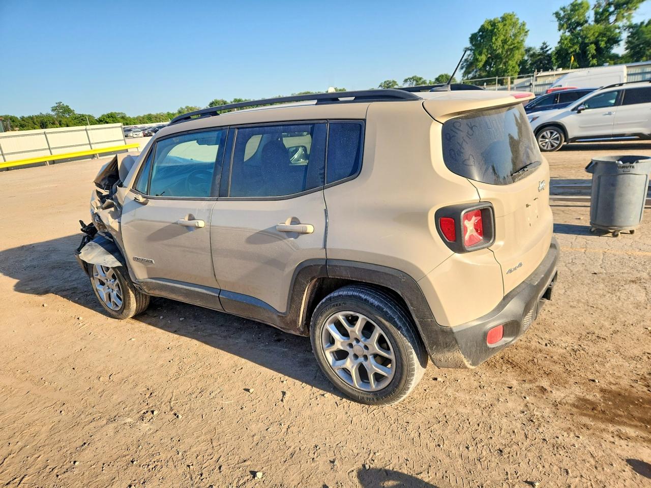 2015 Jeep Renegade Latitude Кремовый vin: ZACCJBBT0FPB37293