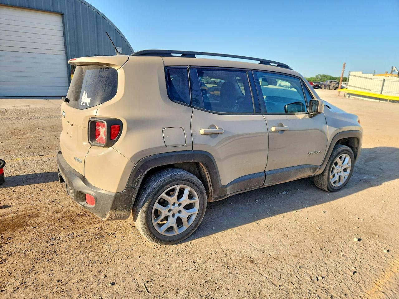 2015 Jeep Renegade Latitude Кремовый vin: ZACCJBBT0FPB37293