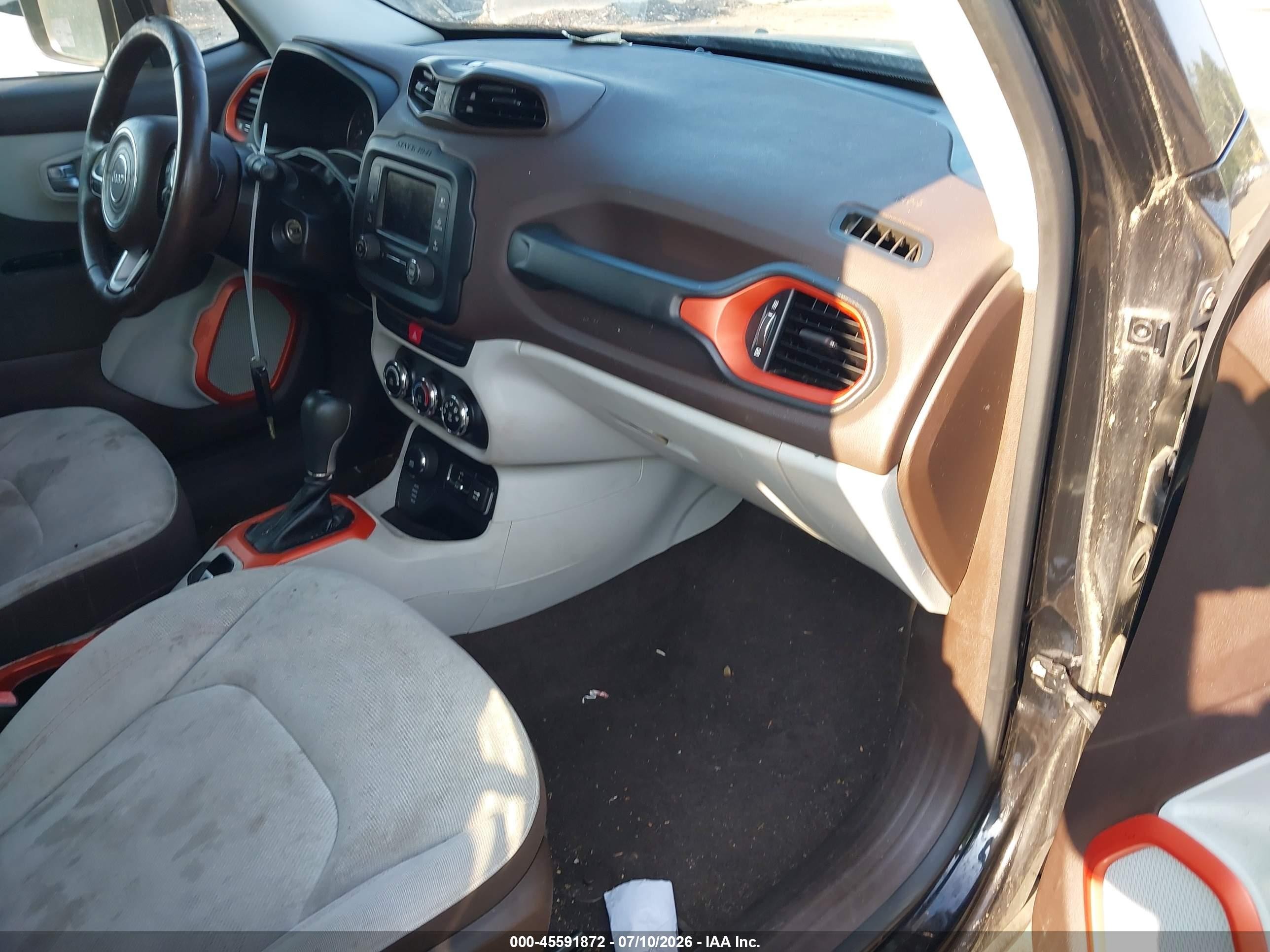 2015 Jeep Renegade Latitude Серый vin: ZACCJBBT0FPB56886
