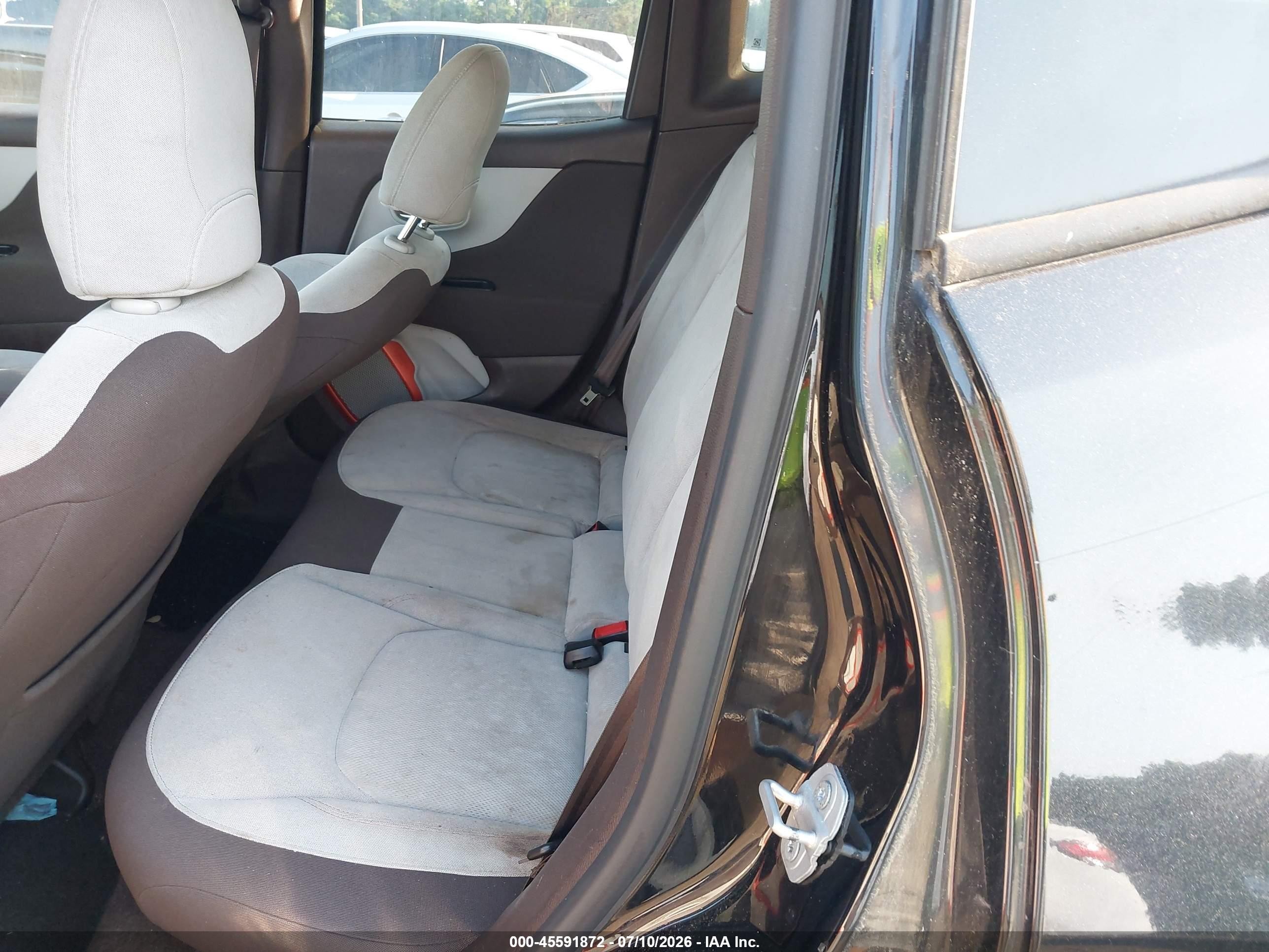 2015 Jeep Renegade Latitude Серый vin: ZACCJBBT0FPB56886