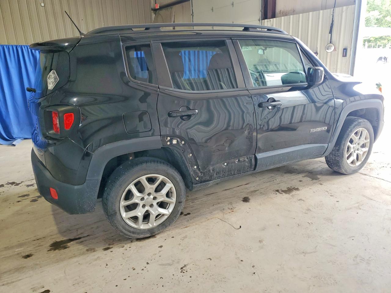 2015 Jeep Renegade Latitude Black vin: ZACCJBBT0FPB59589