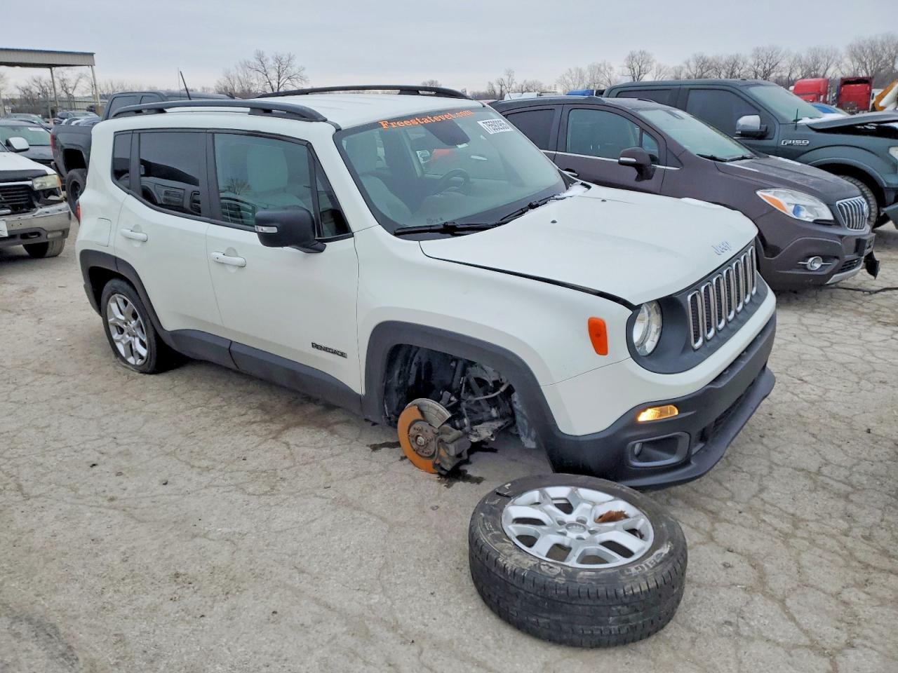 2015 Jeep Renegade Latitude Белый vin: ZACCJBBT0FPB59739