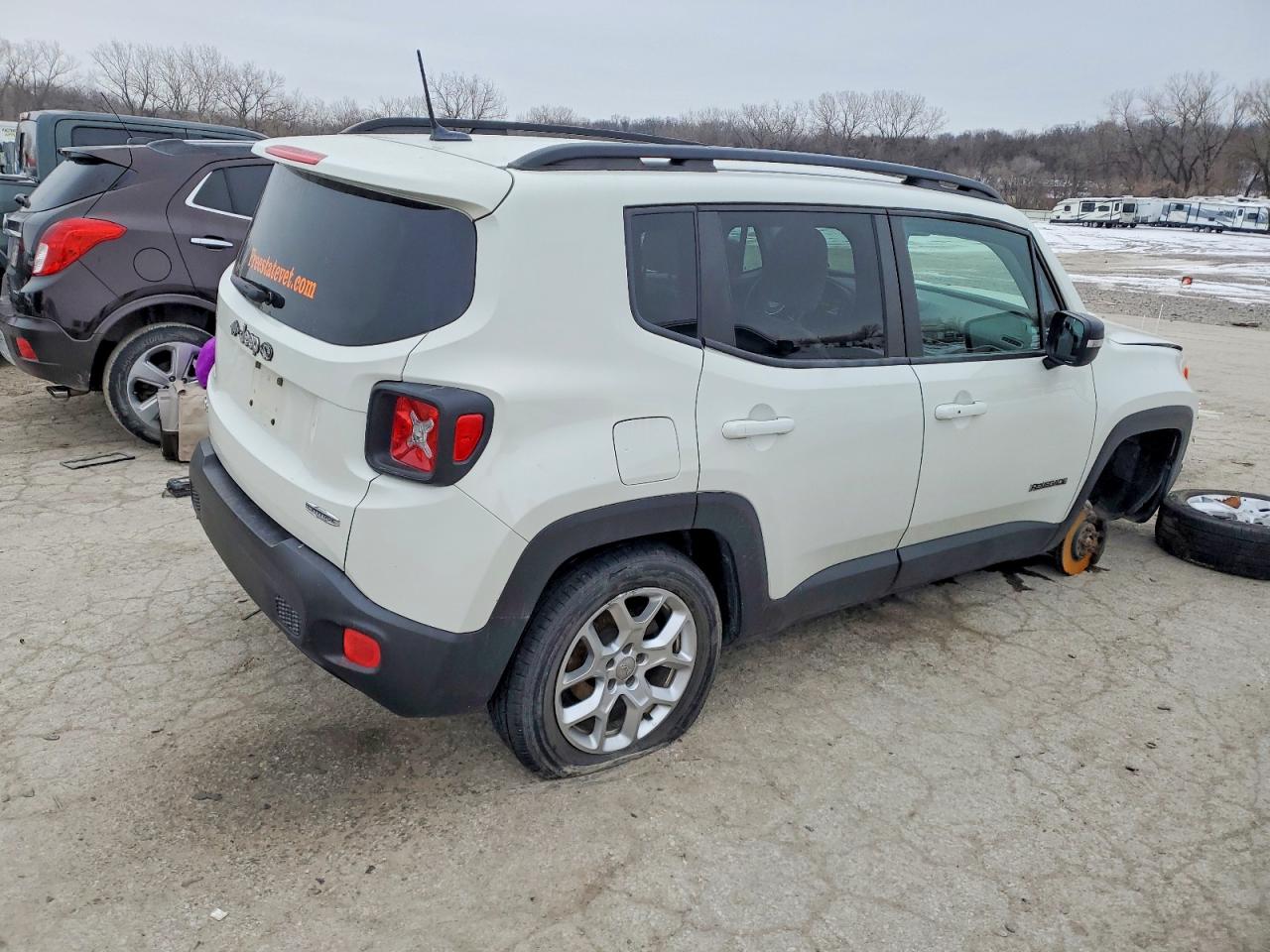 2015 Jeep Renegade Latitude Белый vin: ZACCJBBT0FPB59739