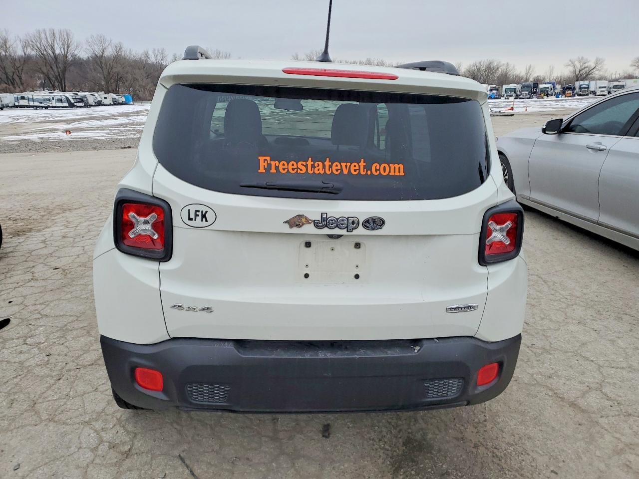 2015 Jeep Renegade Latitude Белый vin: ZACCJBBT0FPB59739