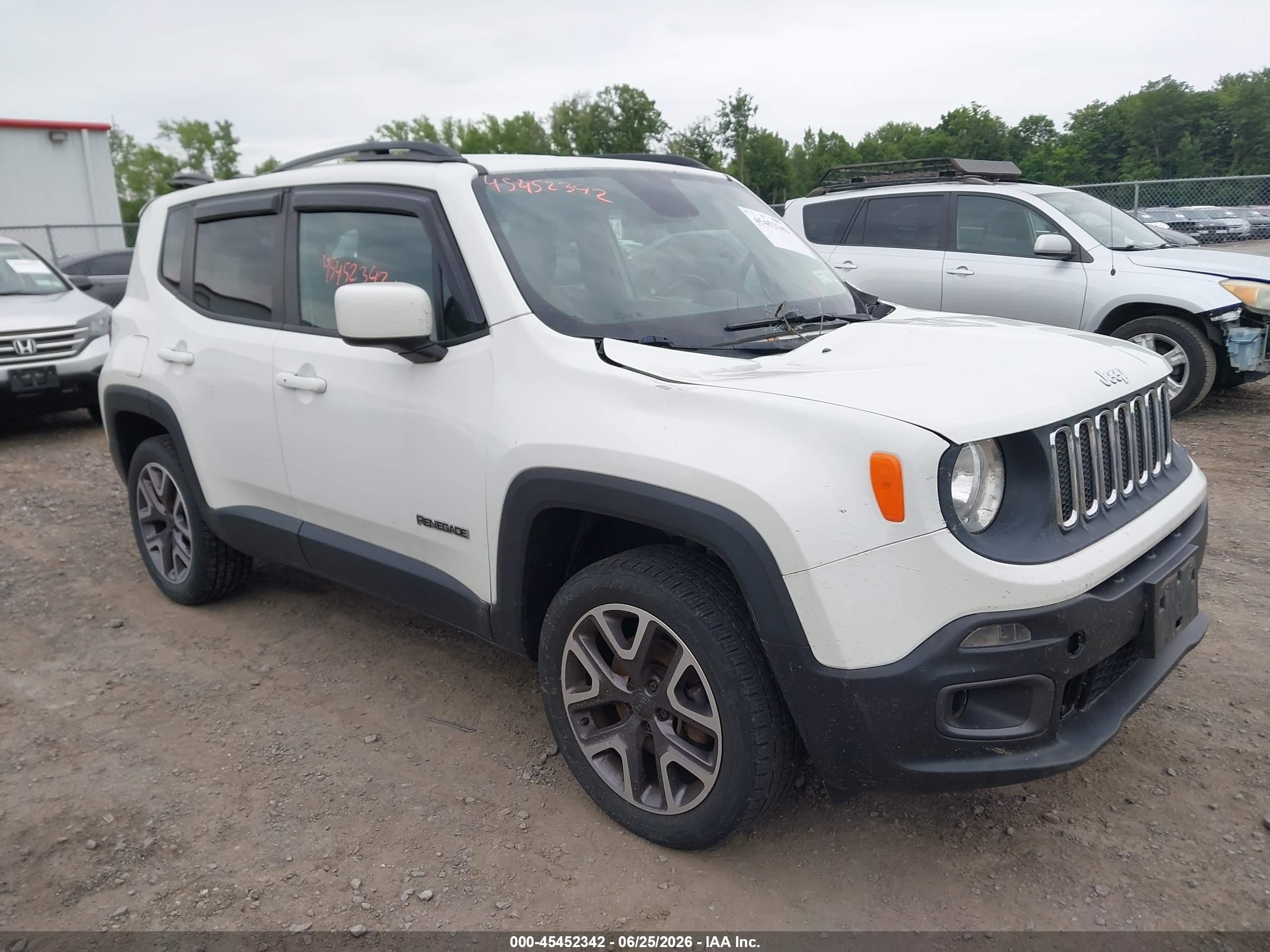 2015 Jeep Renegade Latitude White vin: ZACCJBBT0FPB62410