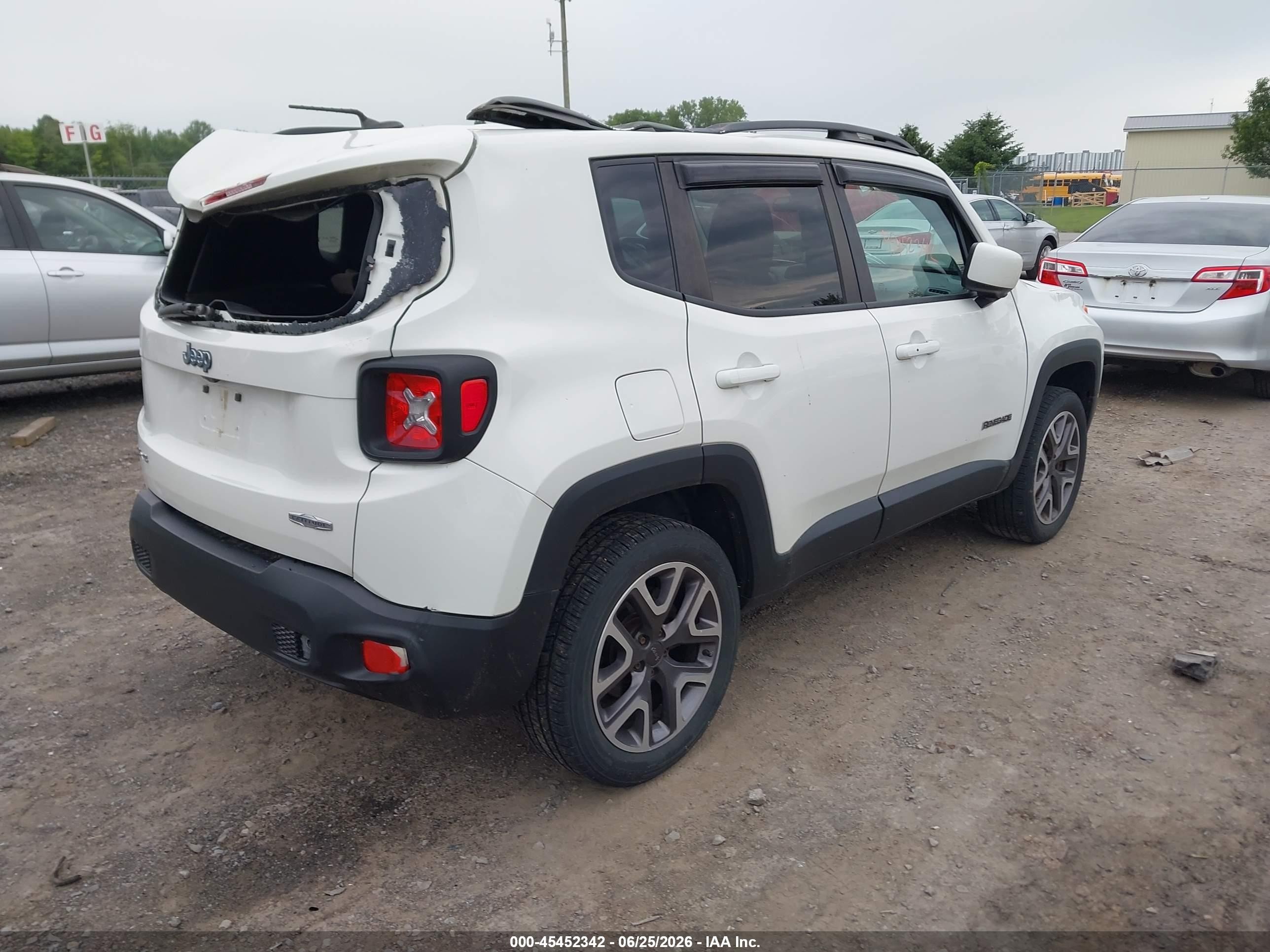 2015 Jeep Renegade Latitude White vin: ZACCJBBT0FPB62410
