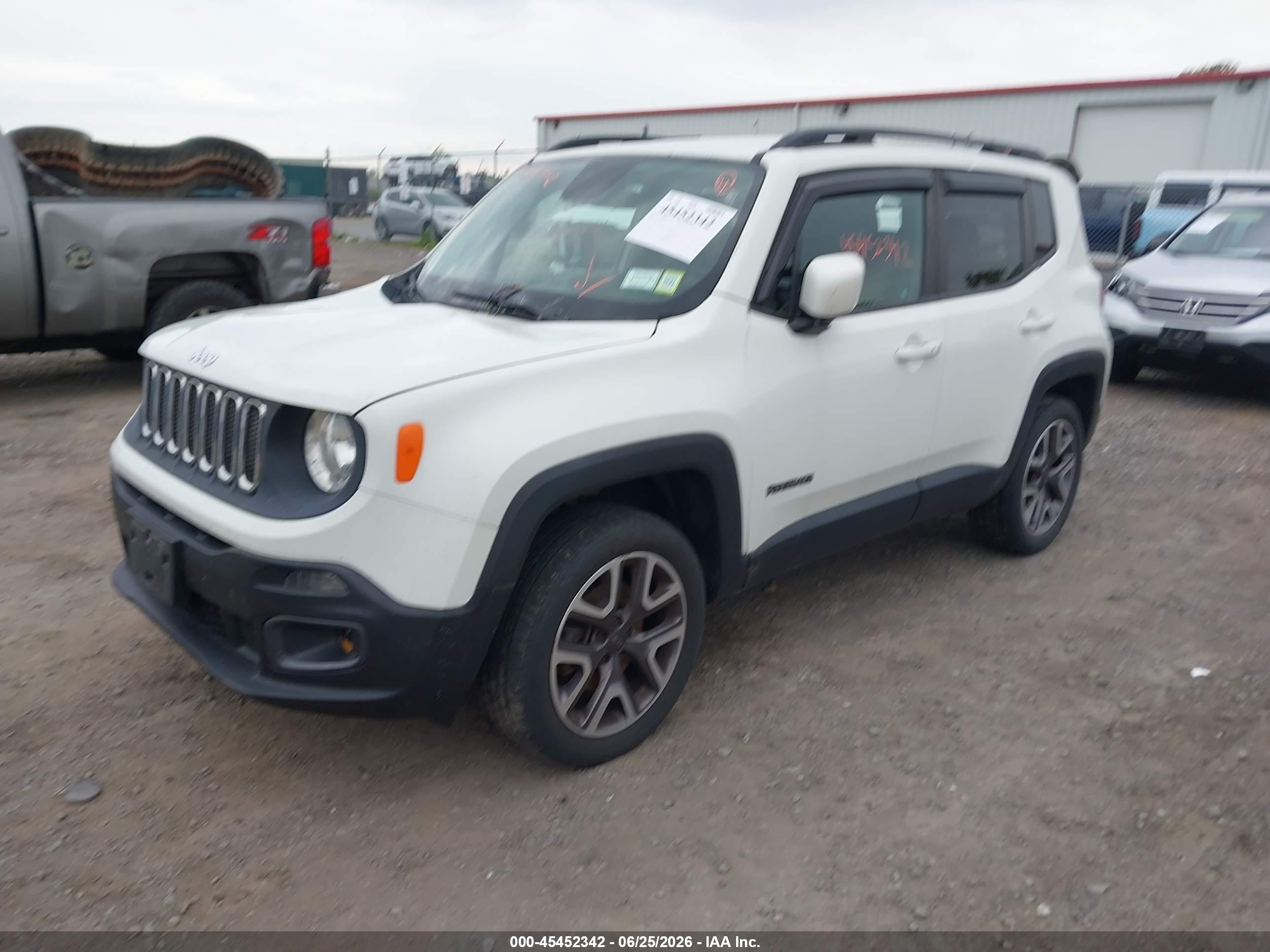2015 Jeep Renegade Latitude White vin: ZACCJBBT0FPB62410