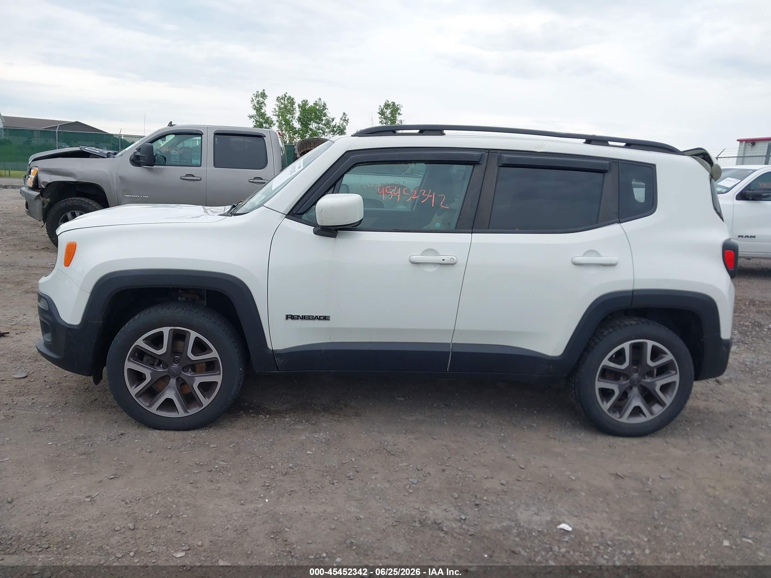 2015 Jeep Renegade Latitude White vin: ZACCJBBT0FPB62410