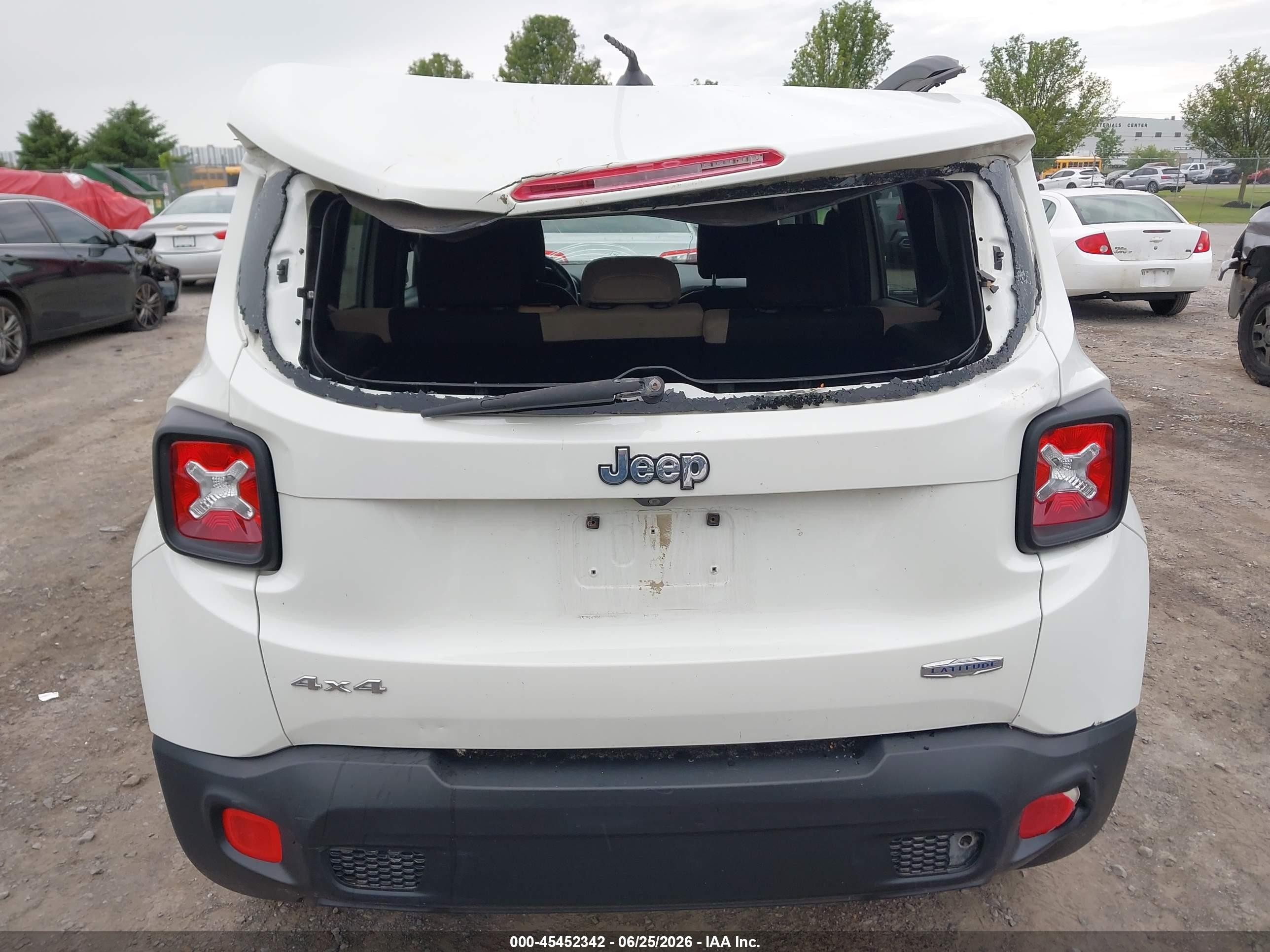 2015 Jeep Renegade Latitude White vin: ZACCJBBT0FPB62410