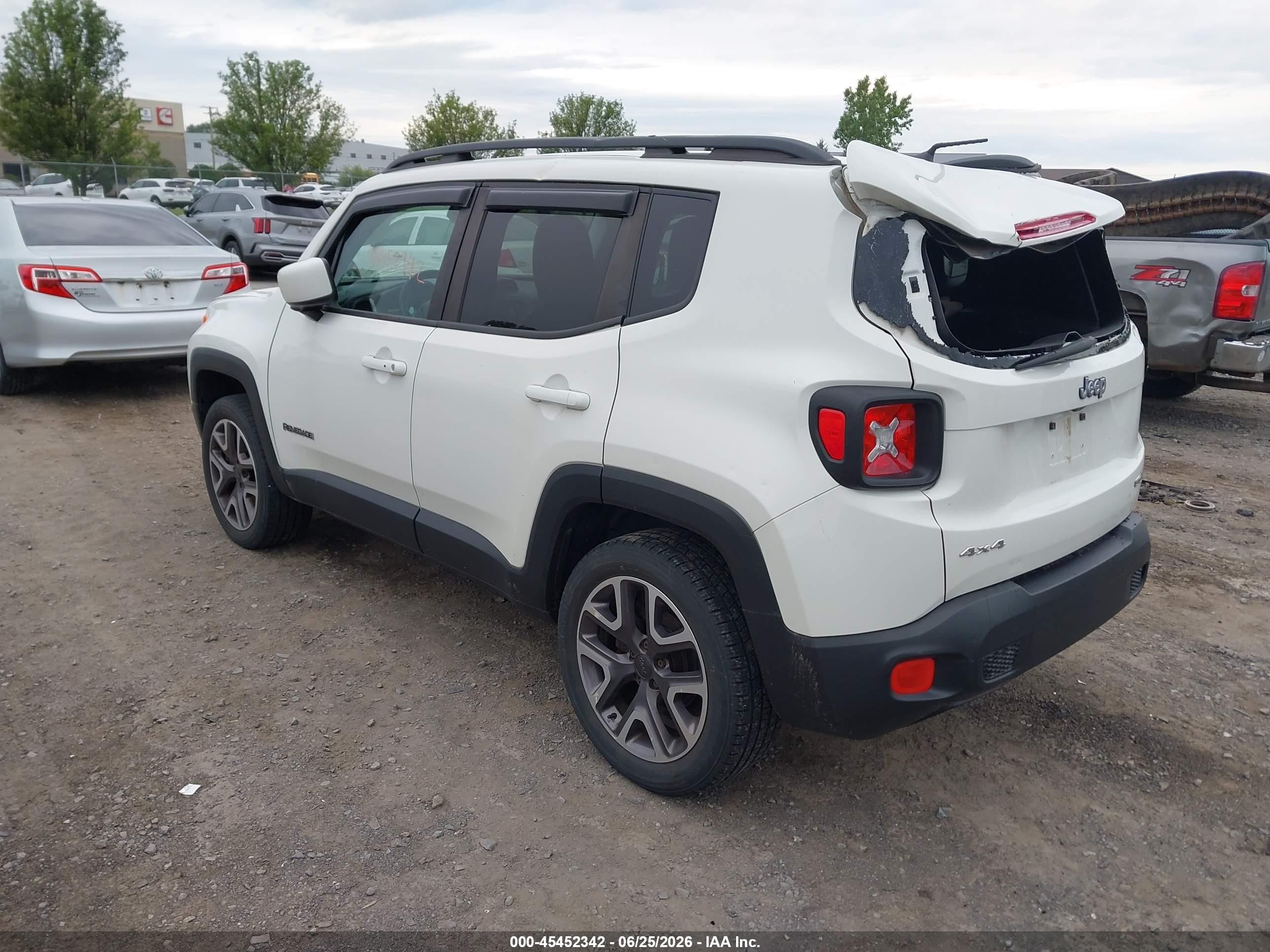 2015 Jeep Renegade Latitude White vin: ZACCJBBT0FPB62410