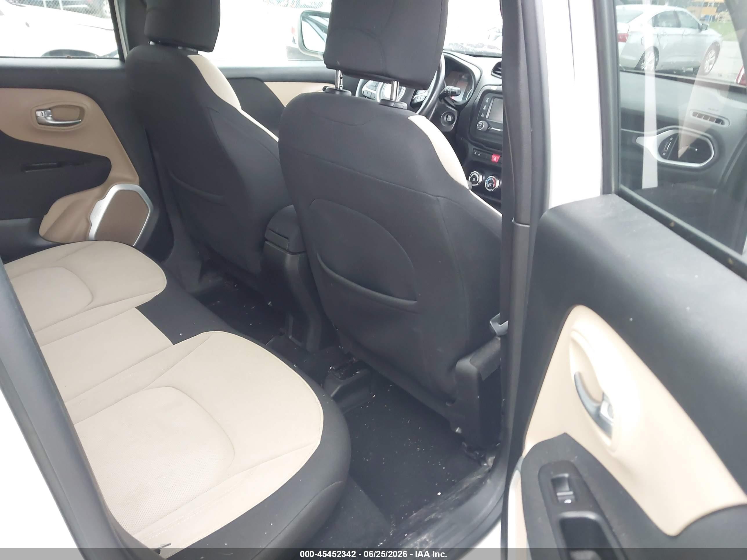 2015 Jeep Renegade Latitude White vin: ZACCJBBT0FPB62410