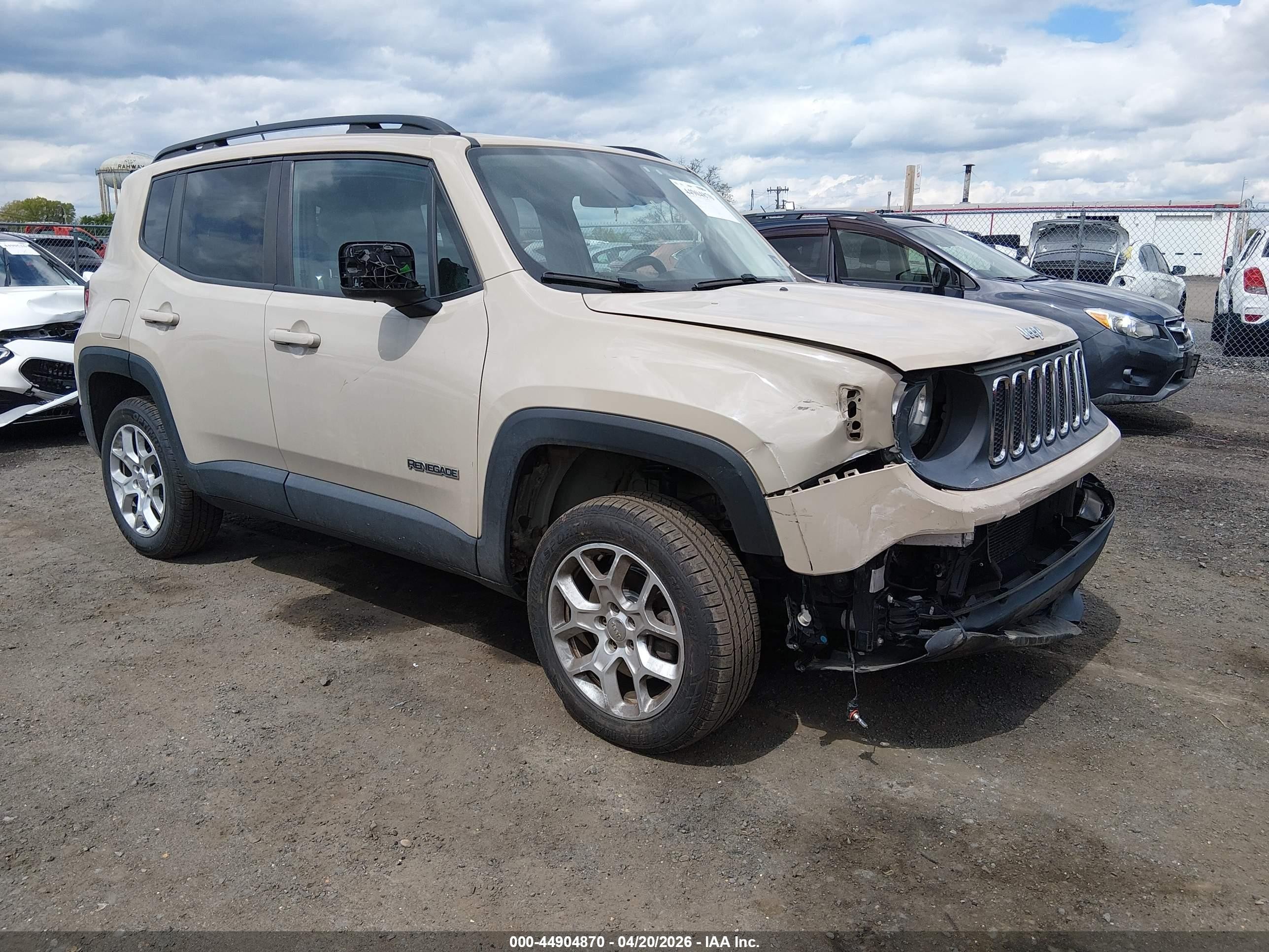 2015 Jeep Renegade Latitude Beige vin: ZACCJBBT0FPB64085