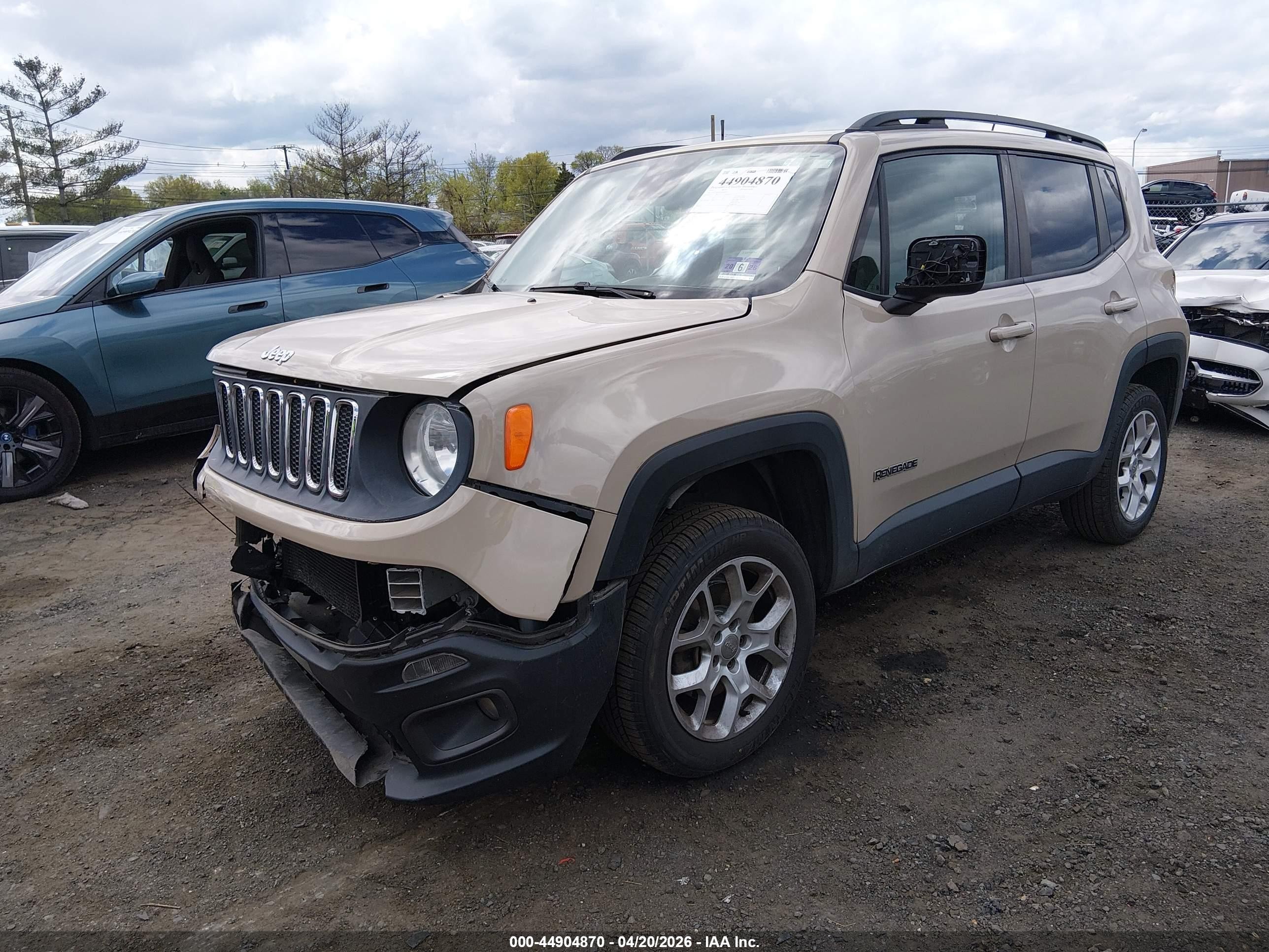 2015 Jeep Renegade Latitude Beige vin: ZACCJBBT0FPB64085