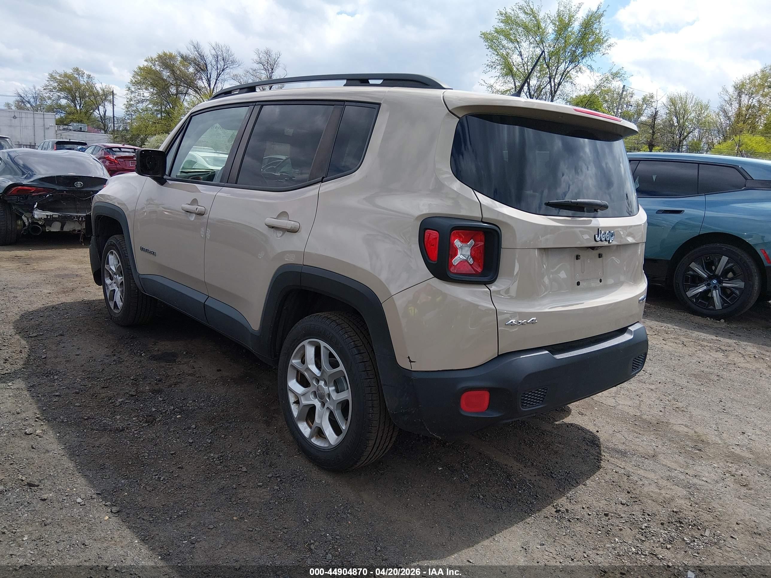 2015 Jeep Renegade Latitude Beige vin: ZACCJBBT0FPB64085