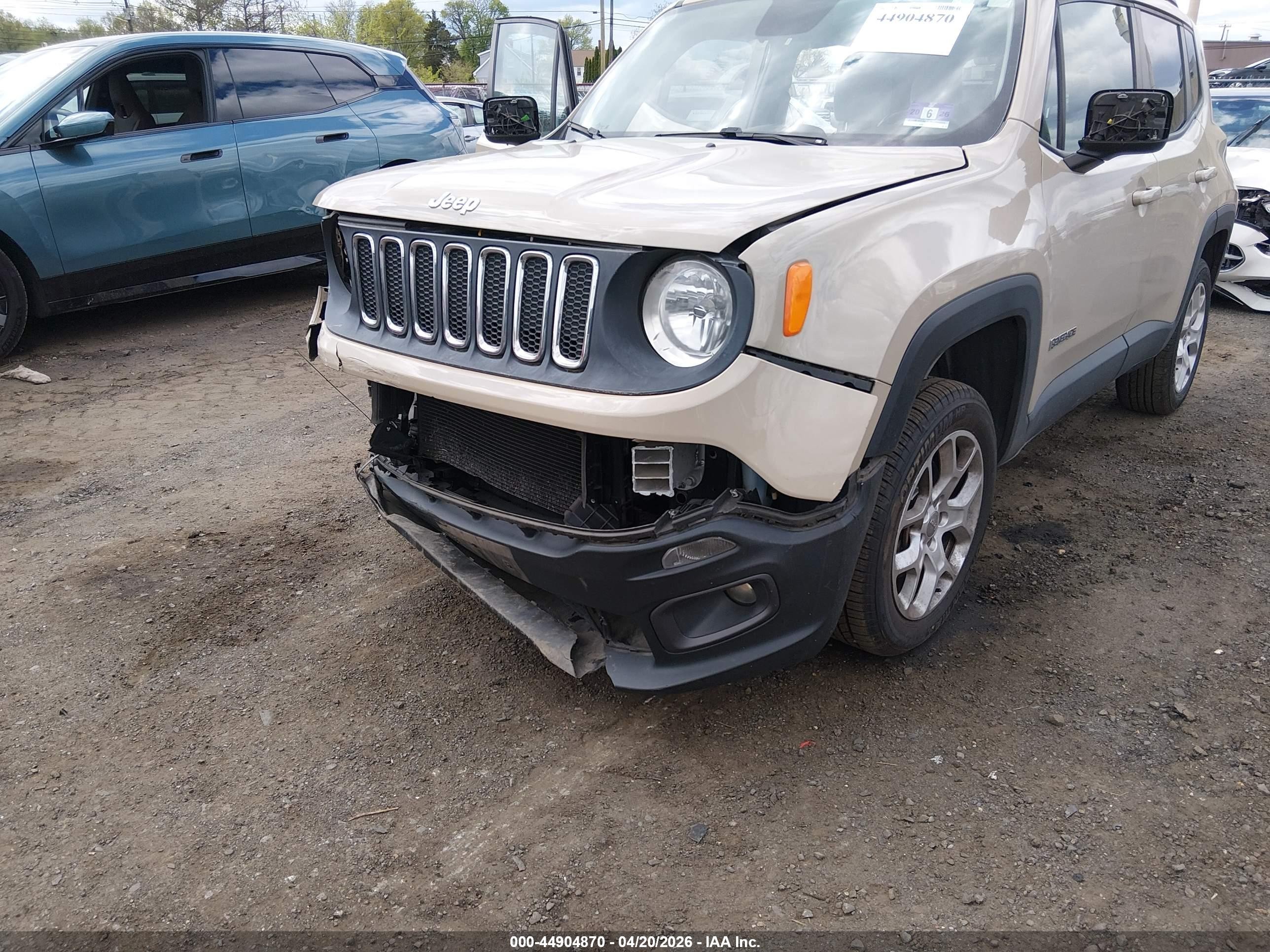 2015 Jeep Renegade Latitude Beige vin: ZACCJBBT0FPB64085