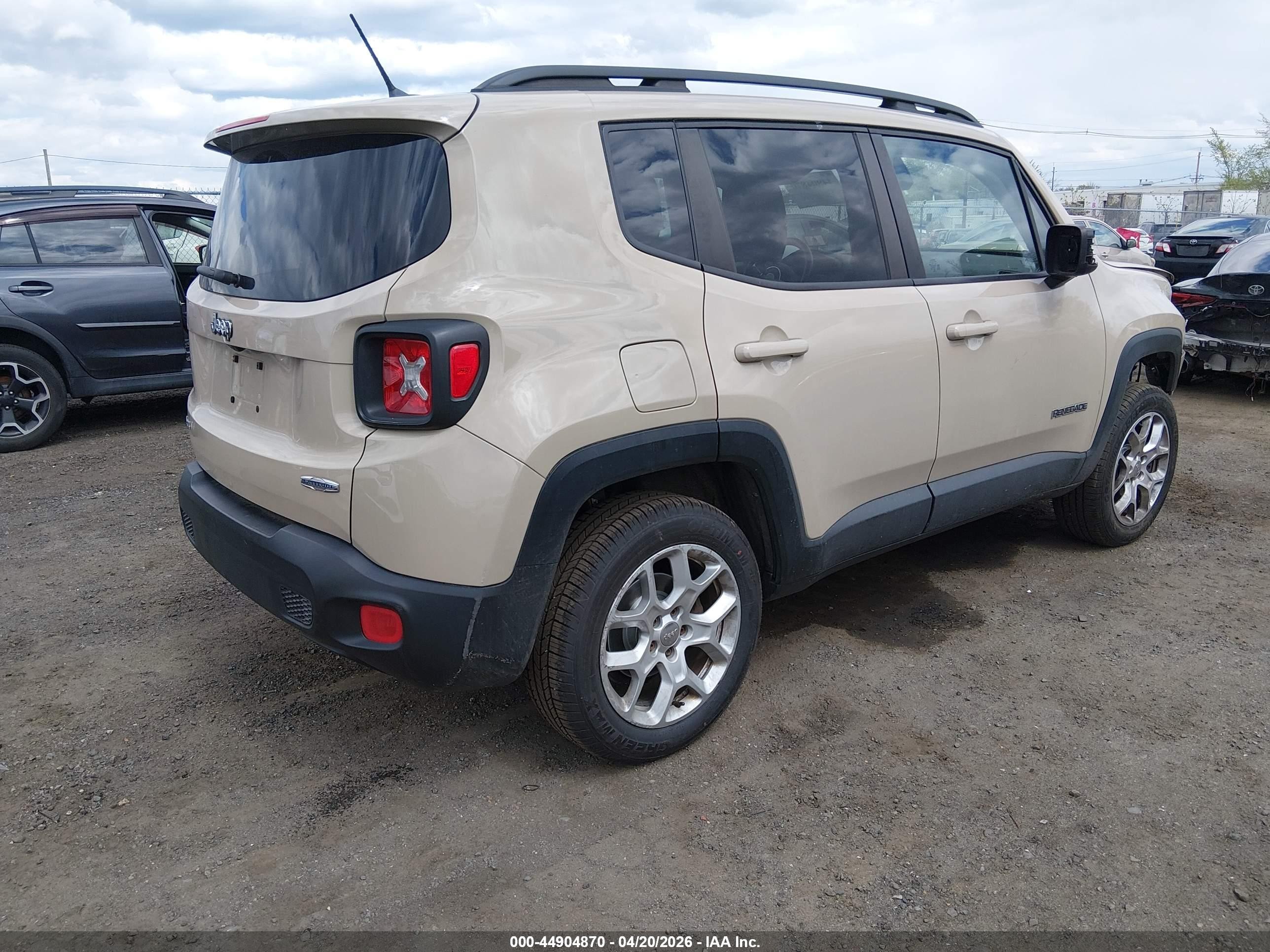 2015 Jeep Renegade Latitude Beige vin: ZACCJBBT0FPB64085