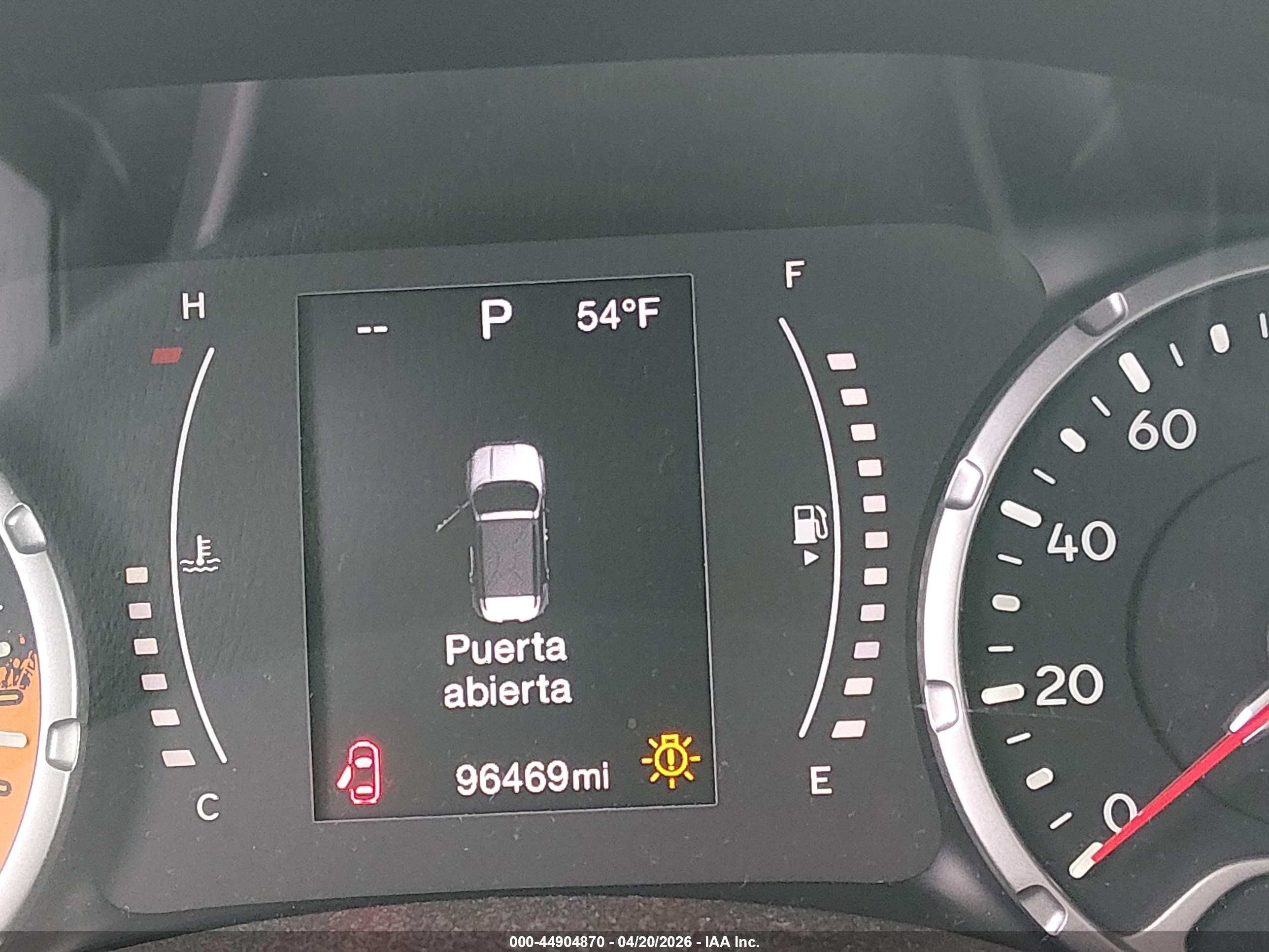 2015 Jeep Renegade Latitude Beige vin: ZACCJBBT0FPB64085