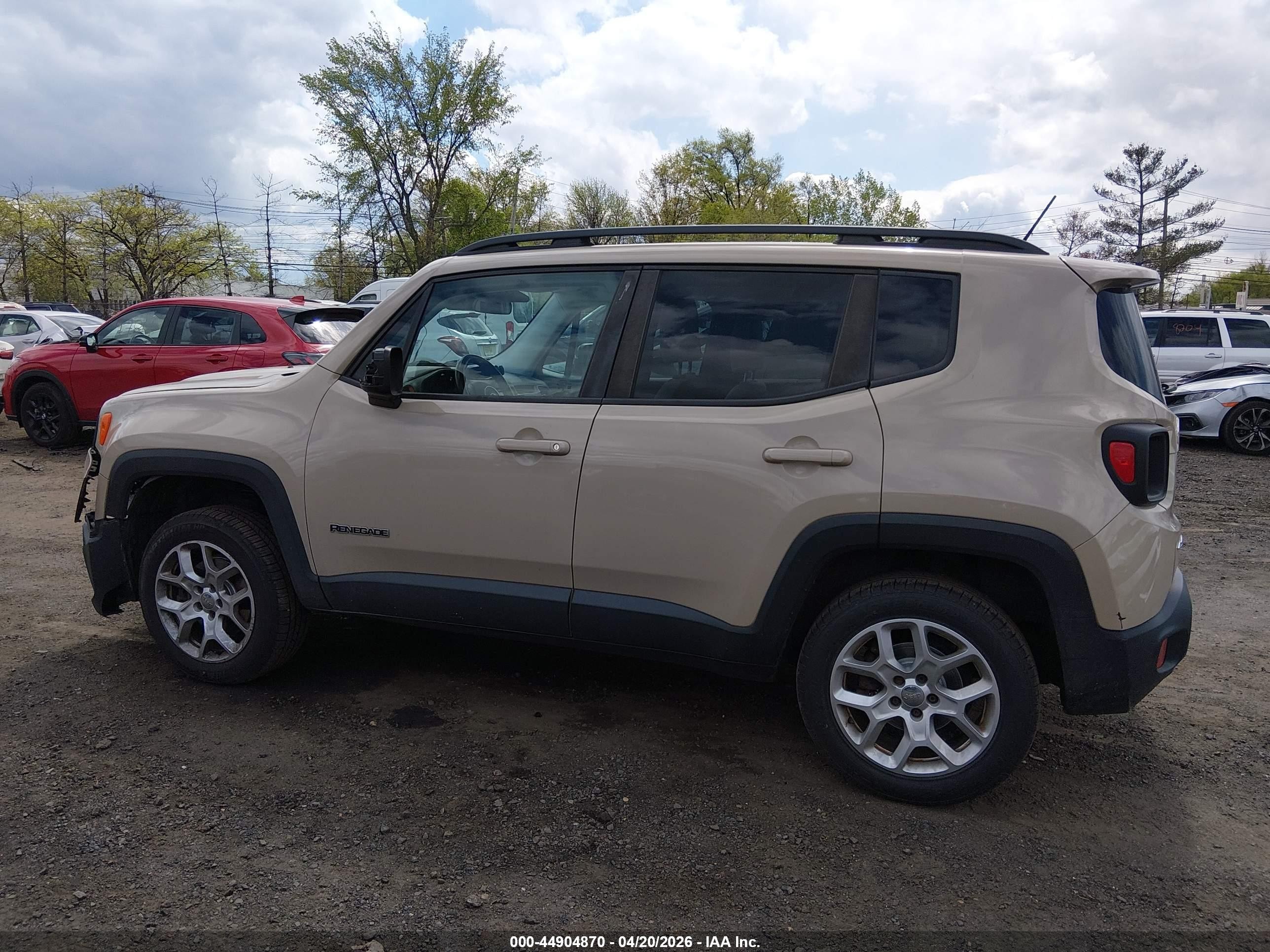 2015 Jeep Renegade Latitude Beige vin: ZACCJBBT0FPB64085