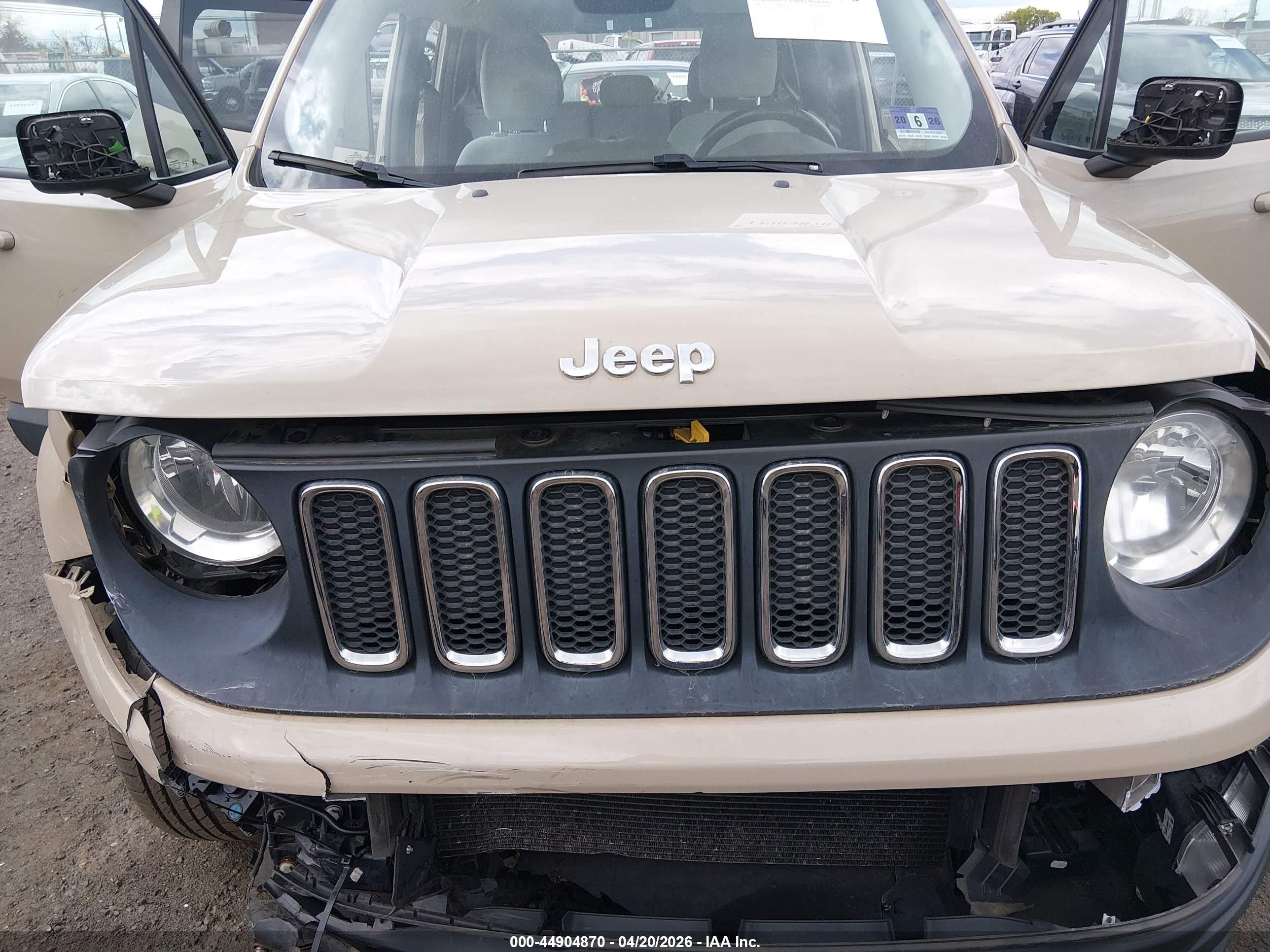 2015 Jeep Renegade Latitude Beige vin: ZACCJBBT0FPB64085