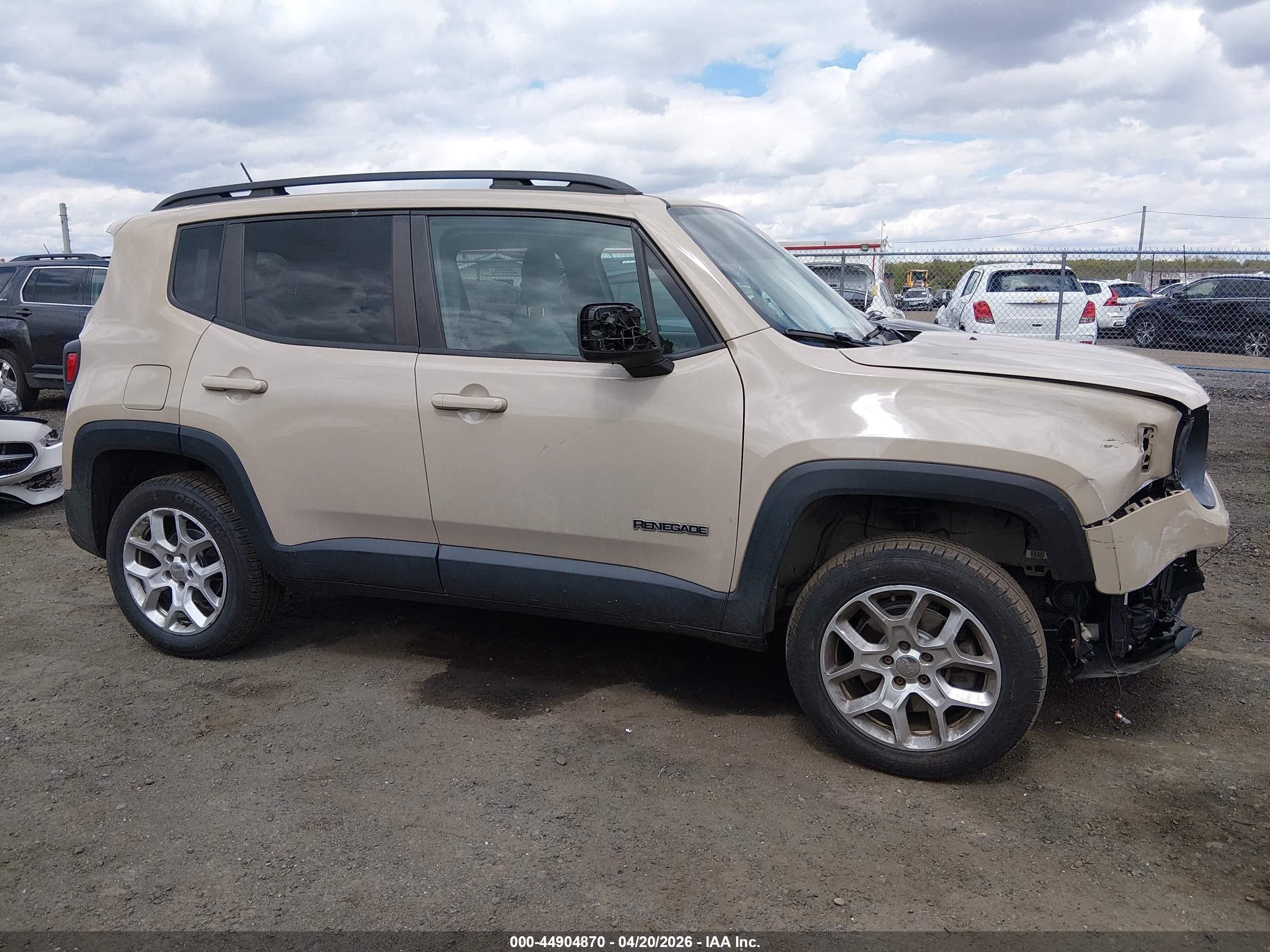 2015 Jeep Renegade Latitude Beige vin: ZACCJBBT0FPB64085
