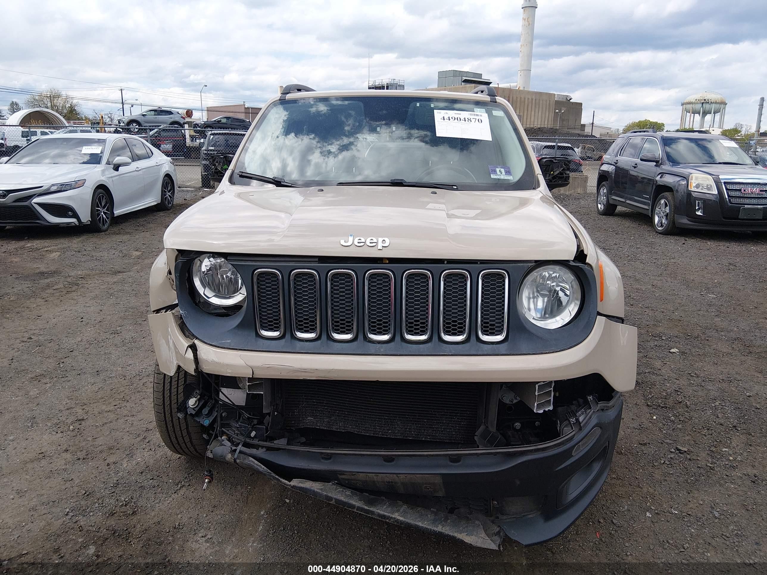 2015 Jeep Renegade Latitude Beige vin: ZACCJBBT0FPB64085
