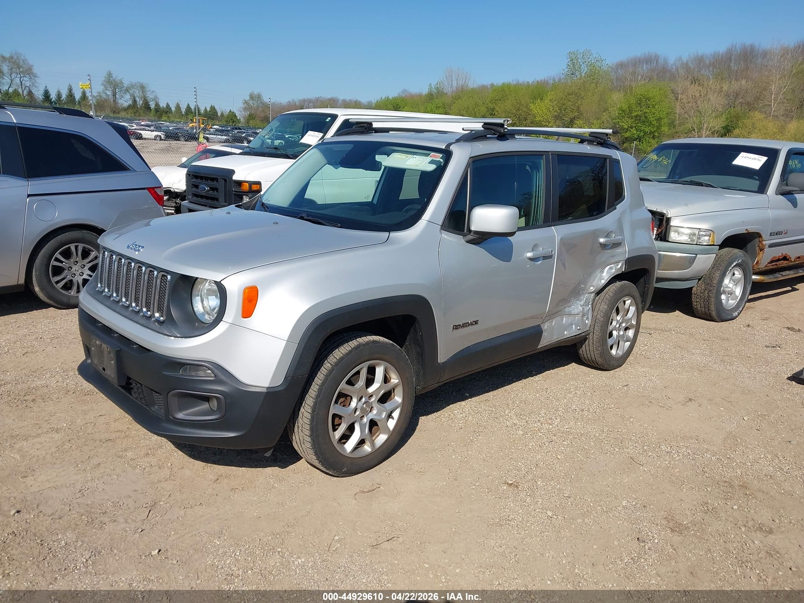 2015 Jeep Renegade Latitude Silver vin: ZACCJBBT0FPB64239