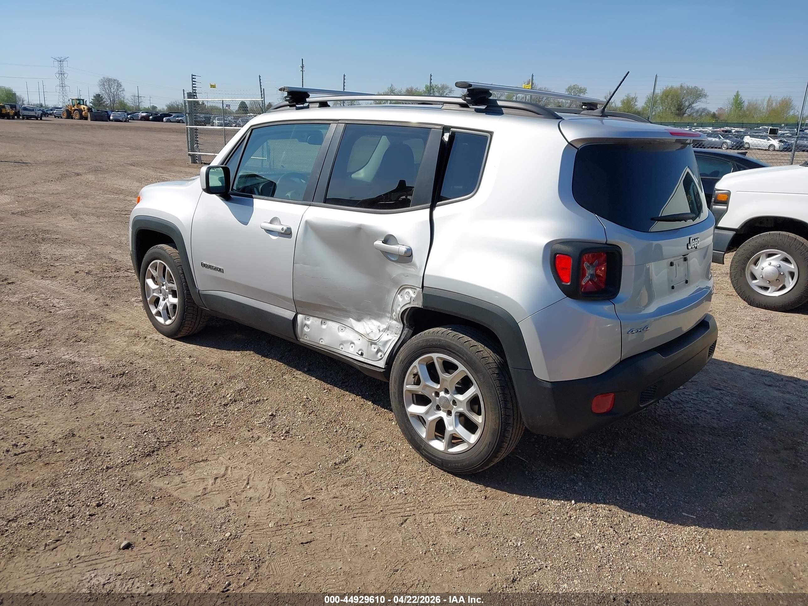 2015 Jeep Renegade Latitude Silver vin: ZACCJBBT0FPB64239
