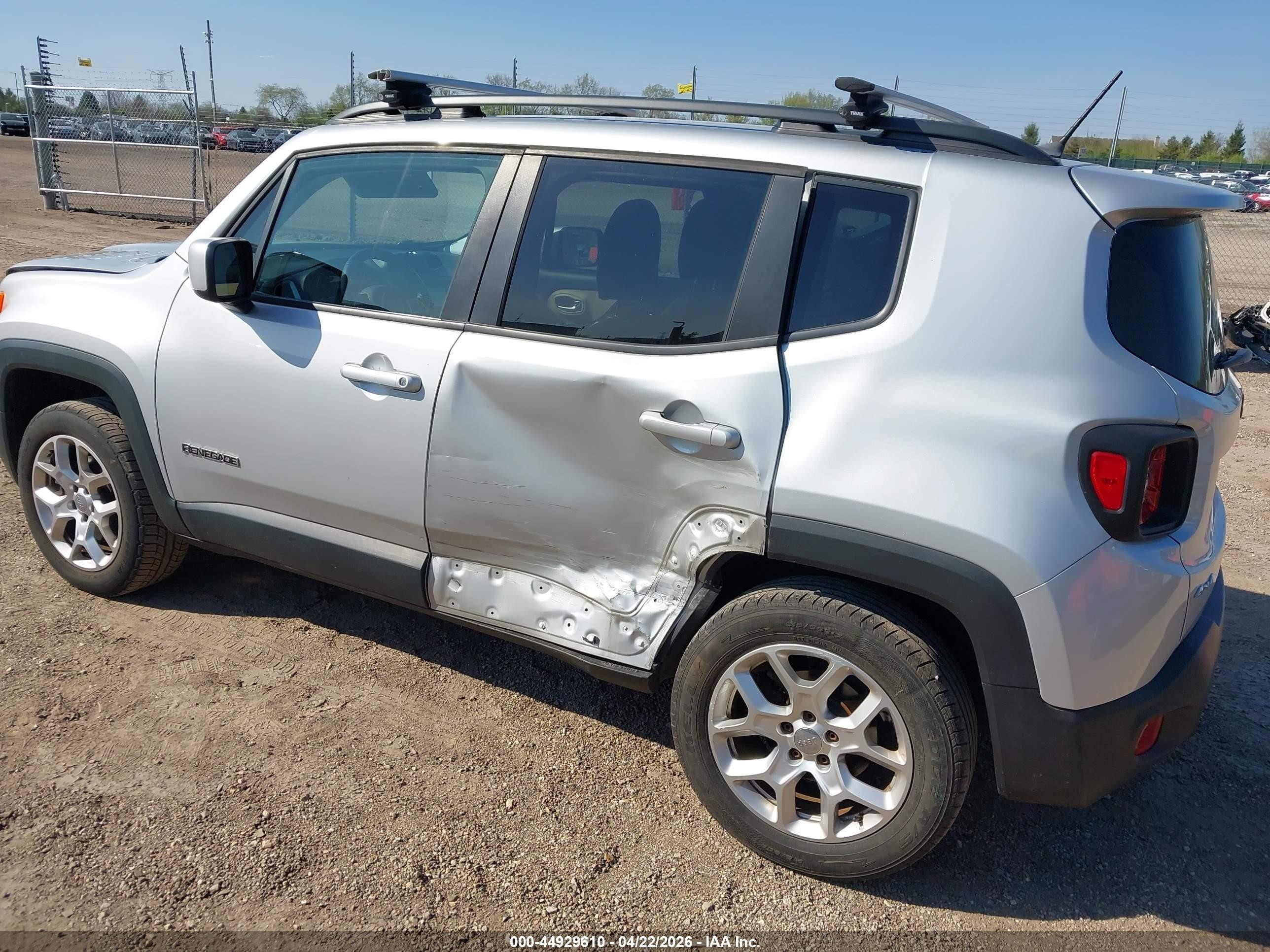 2015 Jeep Renegade Latitude Silver vin: ZACCJBBT0FPB64239