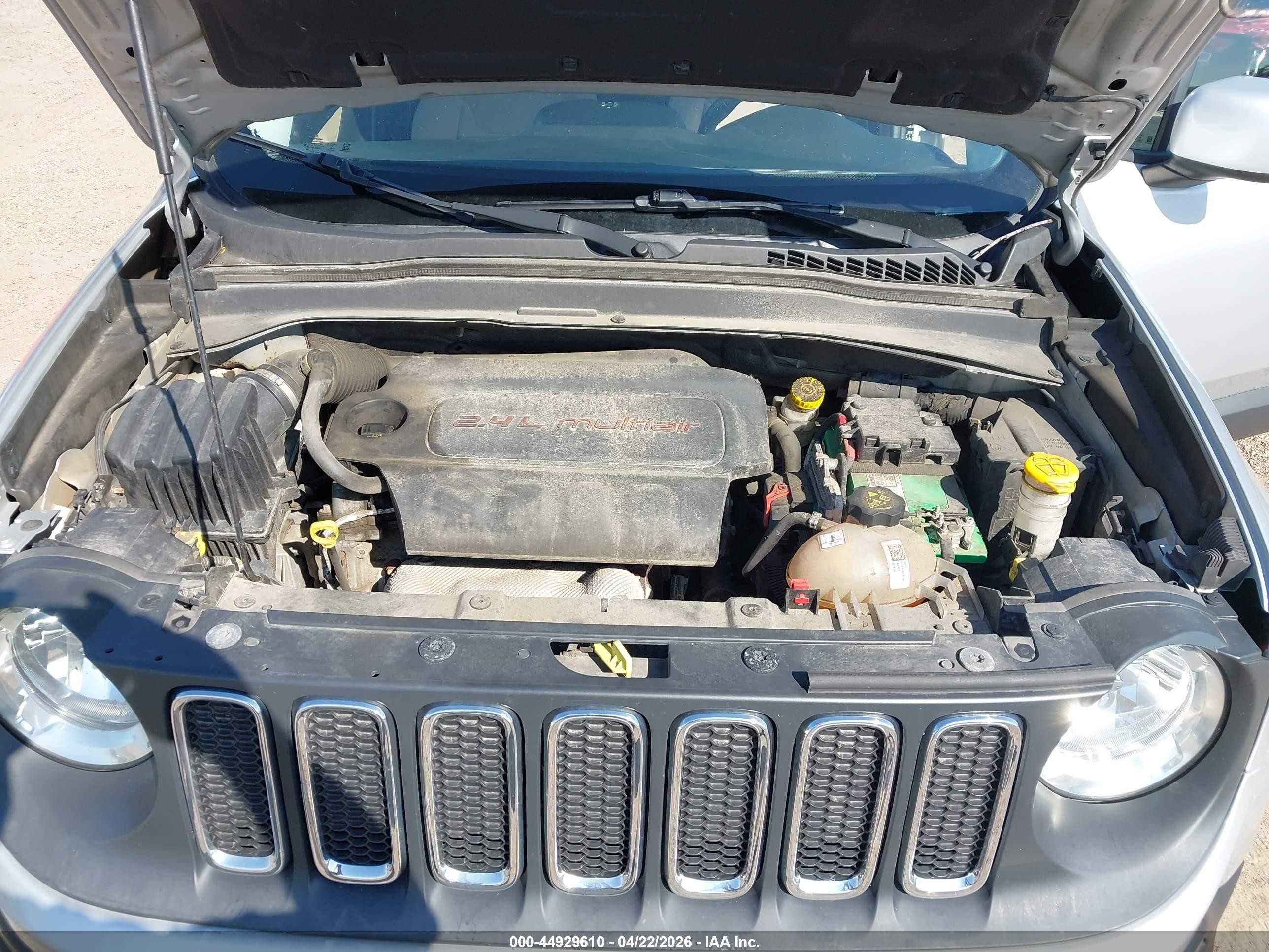 2015 Jeep Renegade Latitude Silver vin: ZACCJBBT0FPB64239