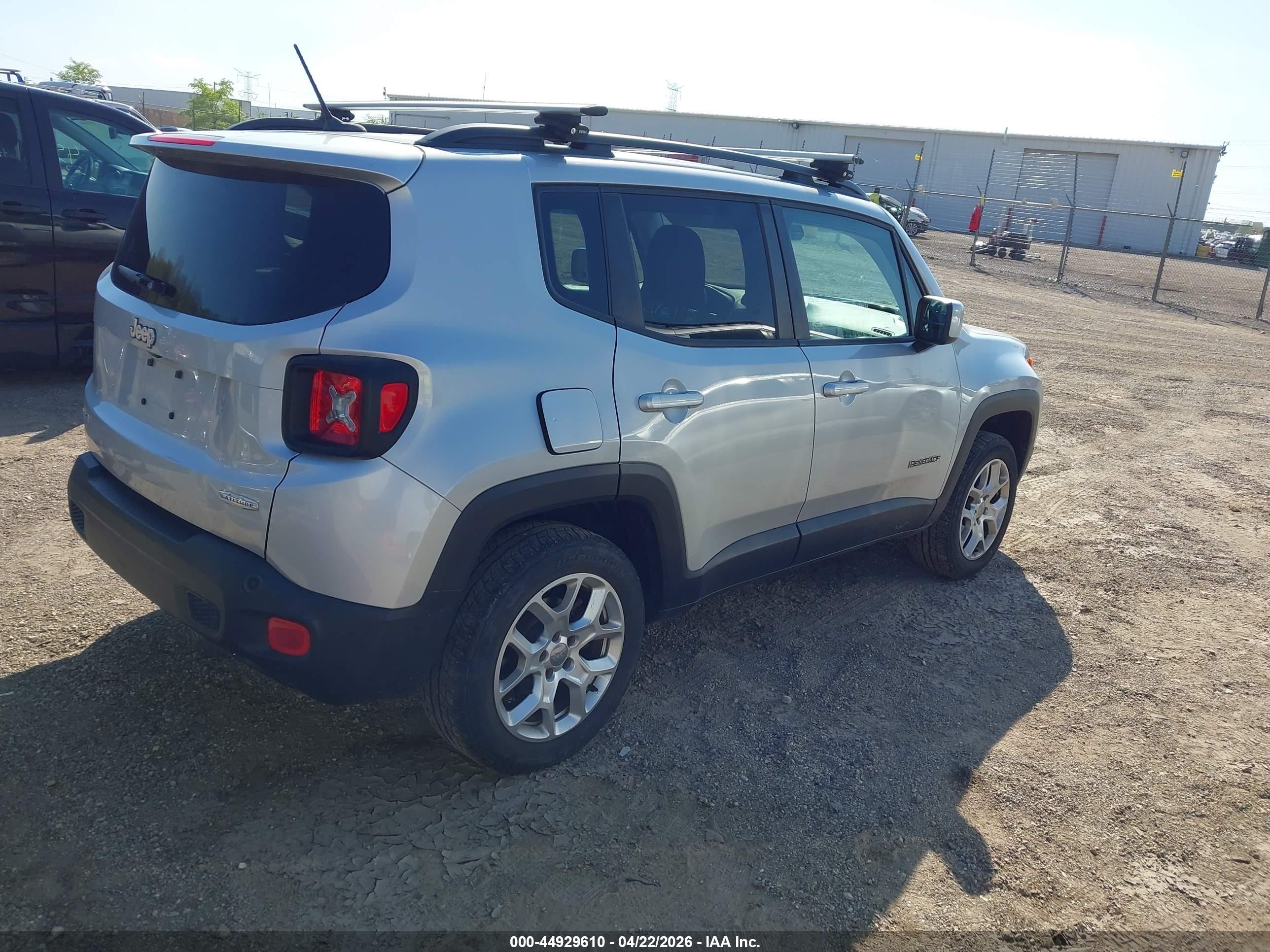 2015 Jeep Renegade Latitude Silver vin: ZACCJBBT0FPB64239