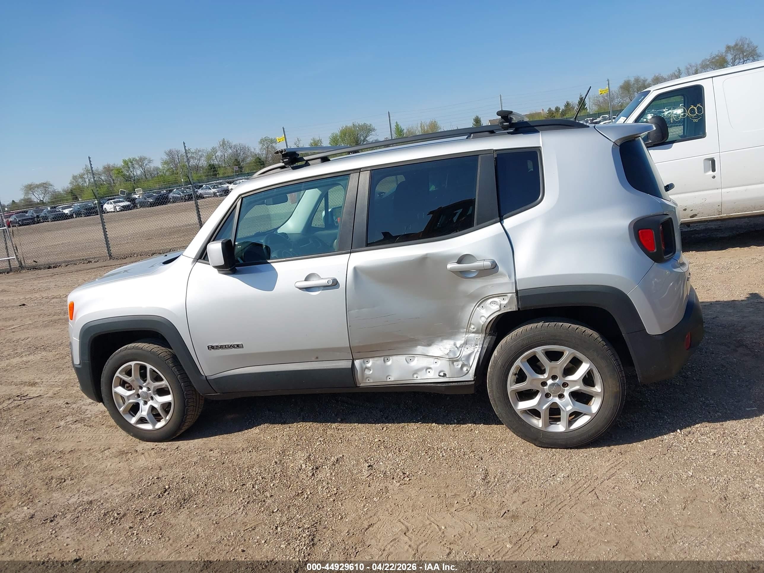 2015 Jeep Renegade Latitude Silver vin: ZACCJBBT0FPB64239