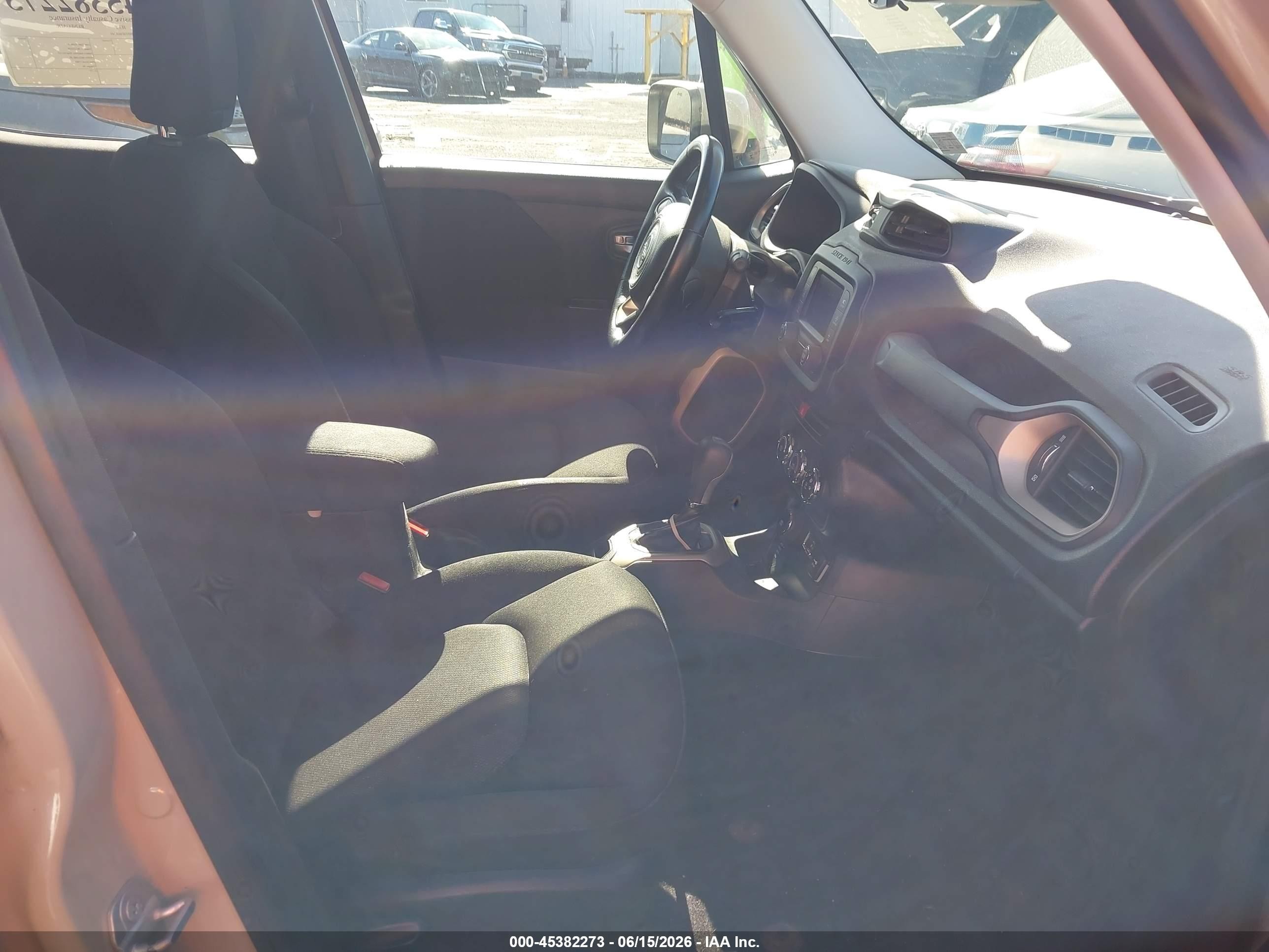 2015 Jeep Renegade Latitude Tan vin: ZACCJBBT0FPB64349