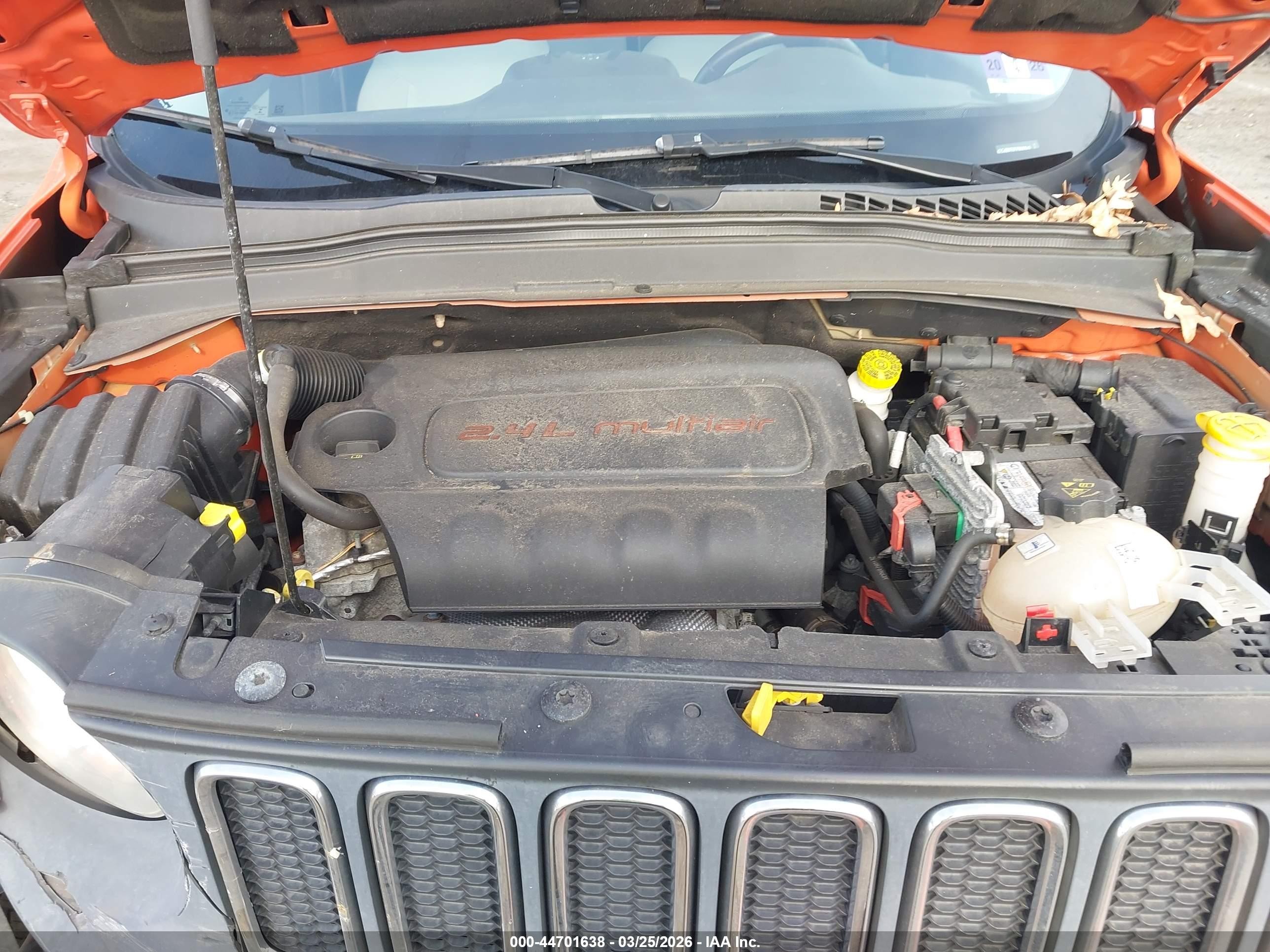 2015 Jeep Renegade Latitude Оранжевый vin: ZACCJBBT0FPB66649