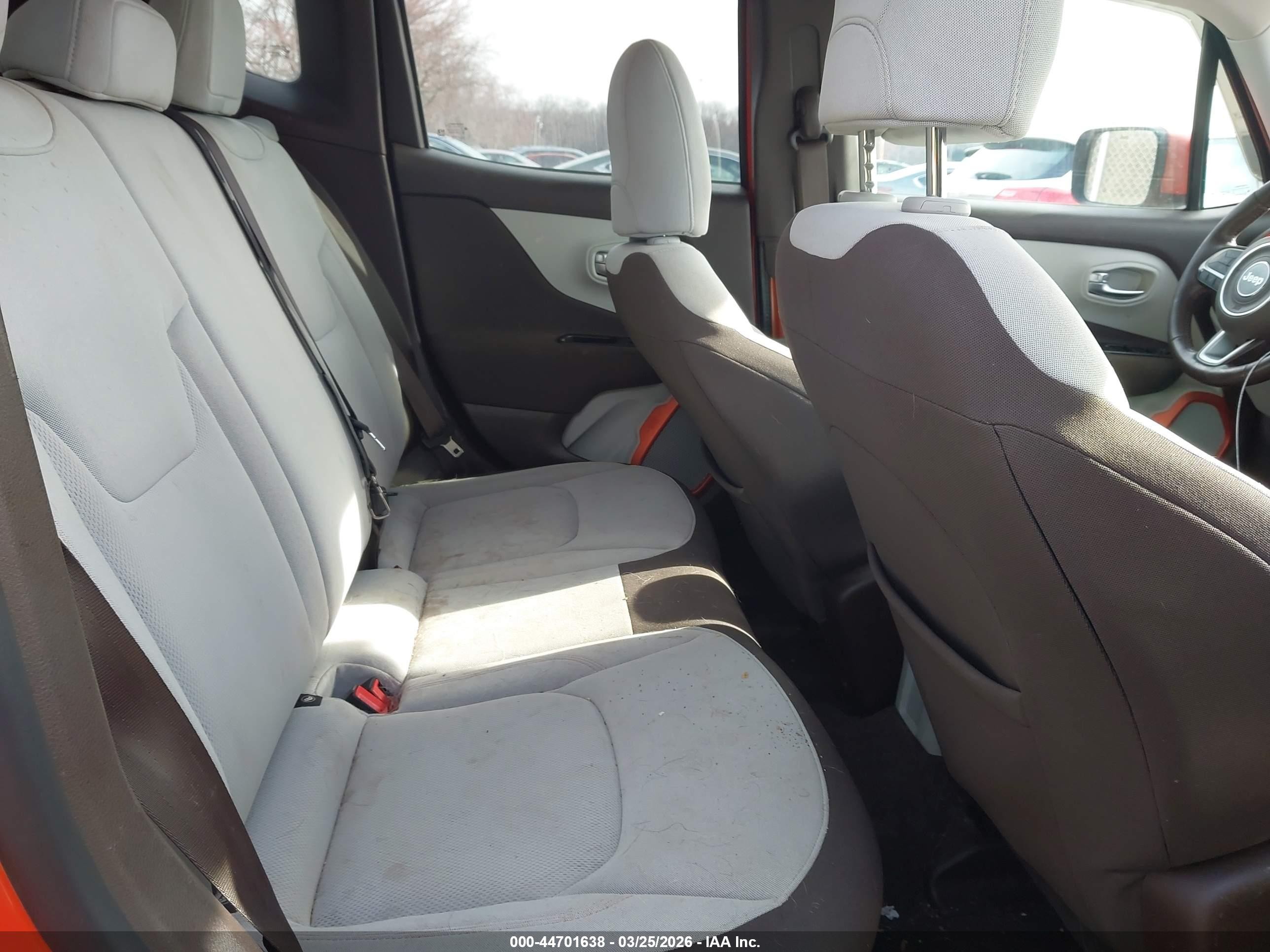 2015 Jeep Renegade Latitude Оранжевый vin: ZACCJBBT0FPB66649