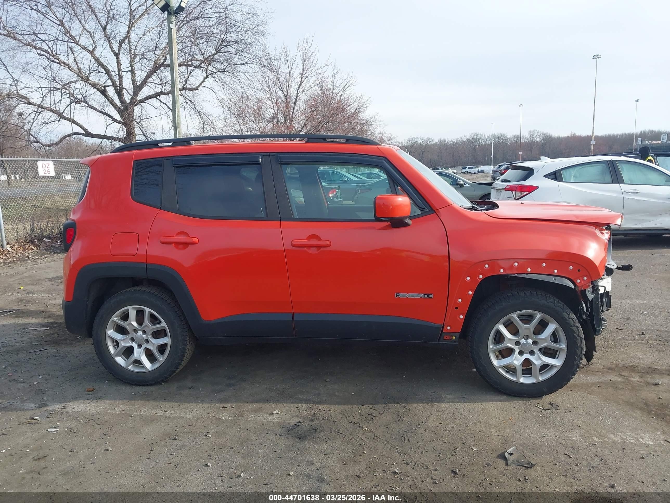 2015 Jeep Renegade Latitude Оранжевый vin: ZACCJBBT0FPB66649
