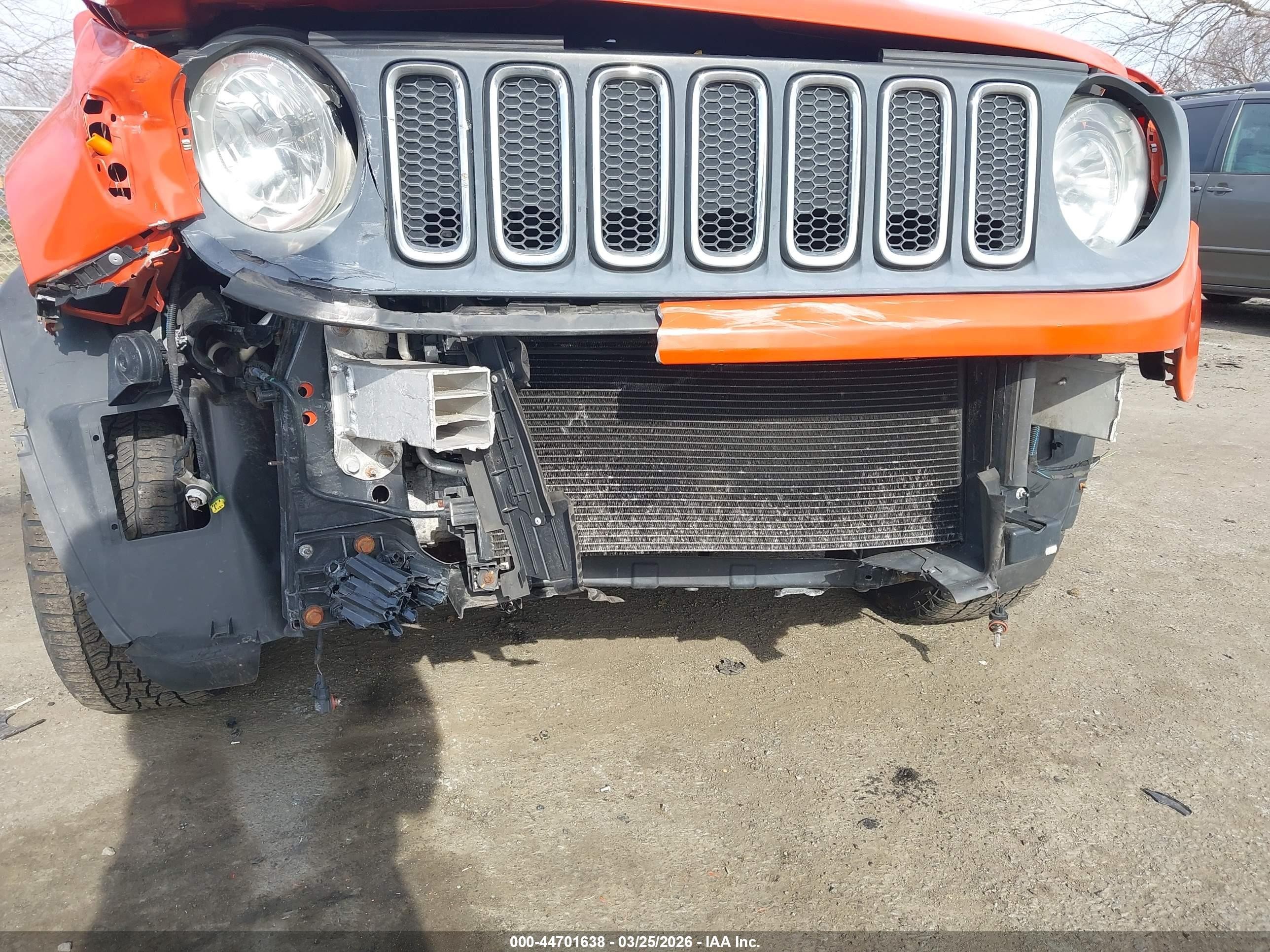 2015 Jeep Renegade Latitude Оранжевый vin: ZACCJBBT0FPB66649