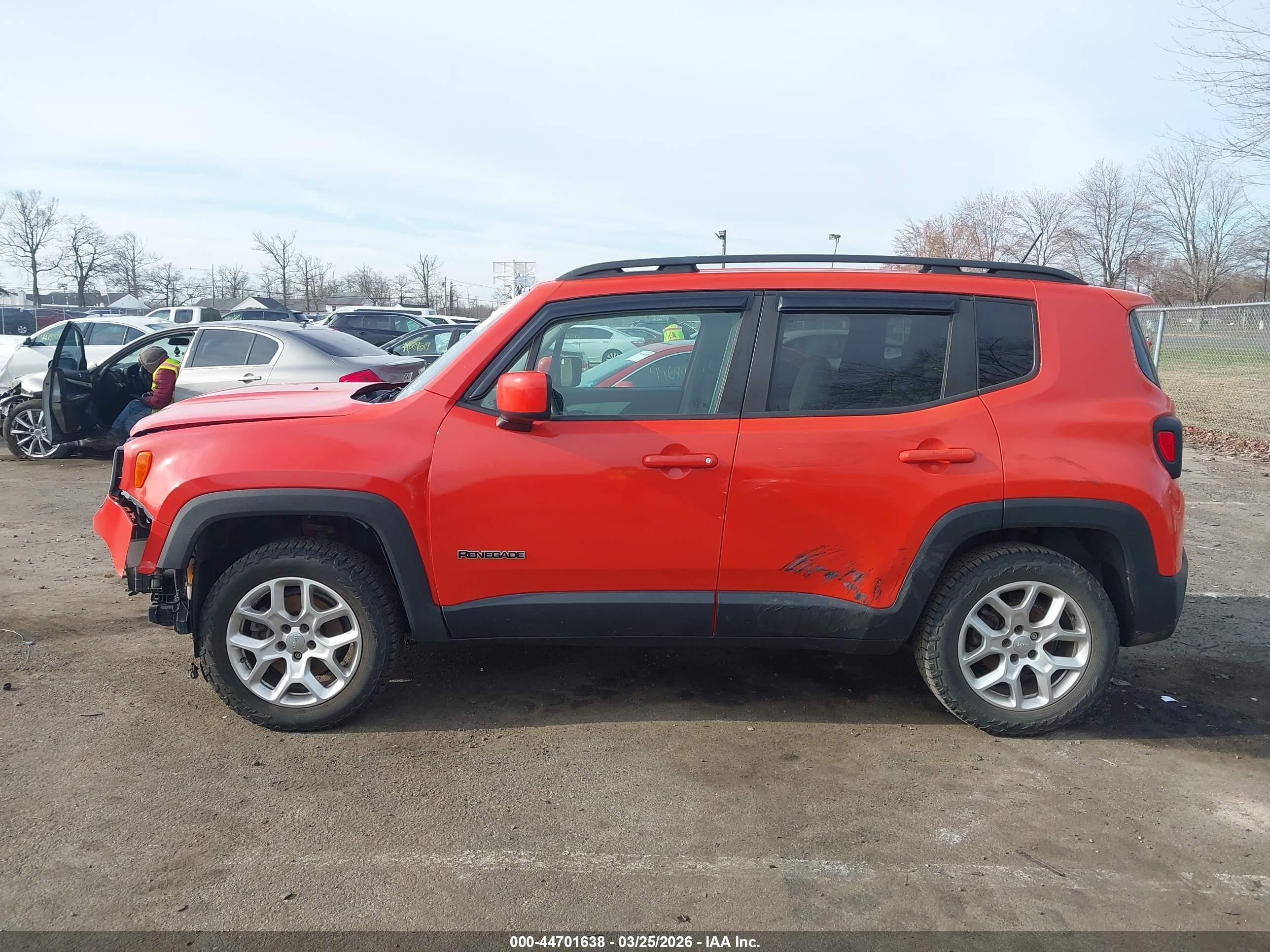 2015 Jeep Renegade Latitude Оранжевый vin: ZACCJBBT0FPB66649