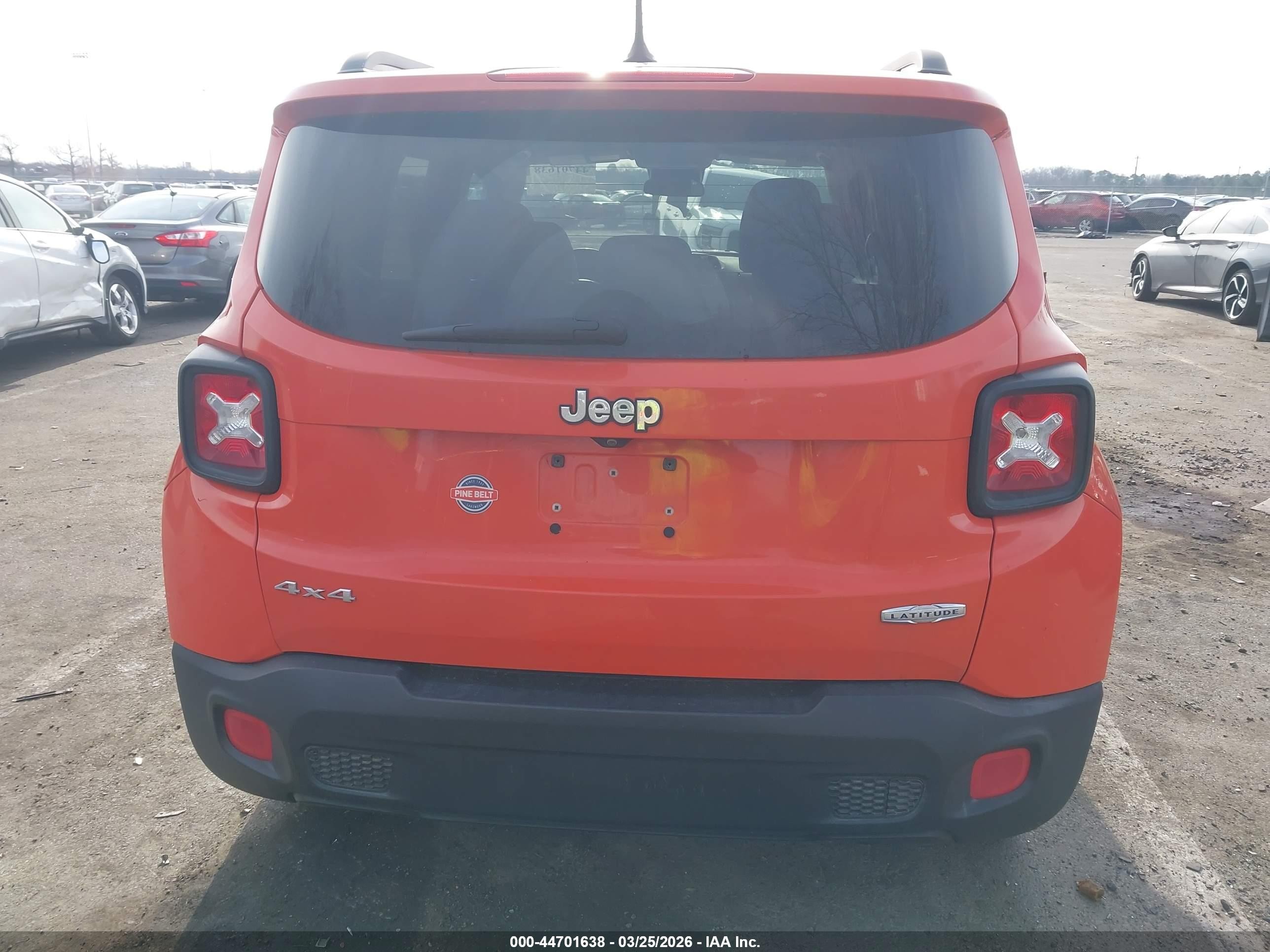 2015 Jeep Renegade Latitude Оранжевый vin: ZACCJBBT0FPB66649